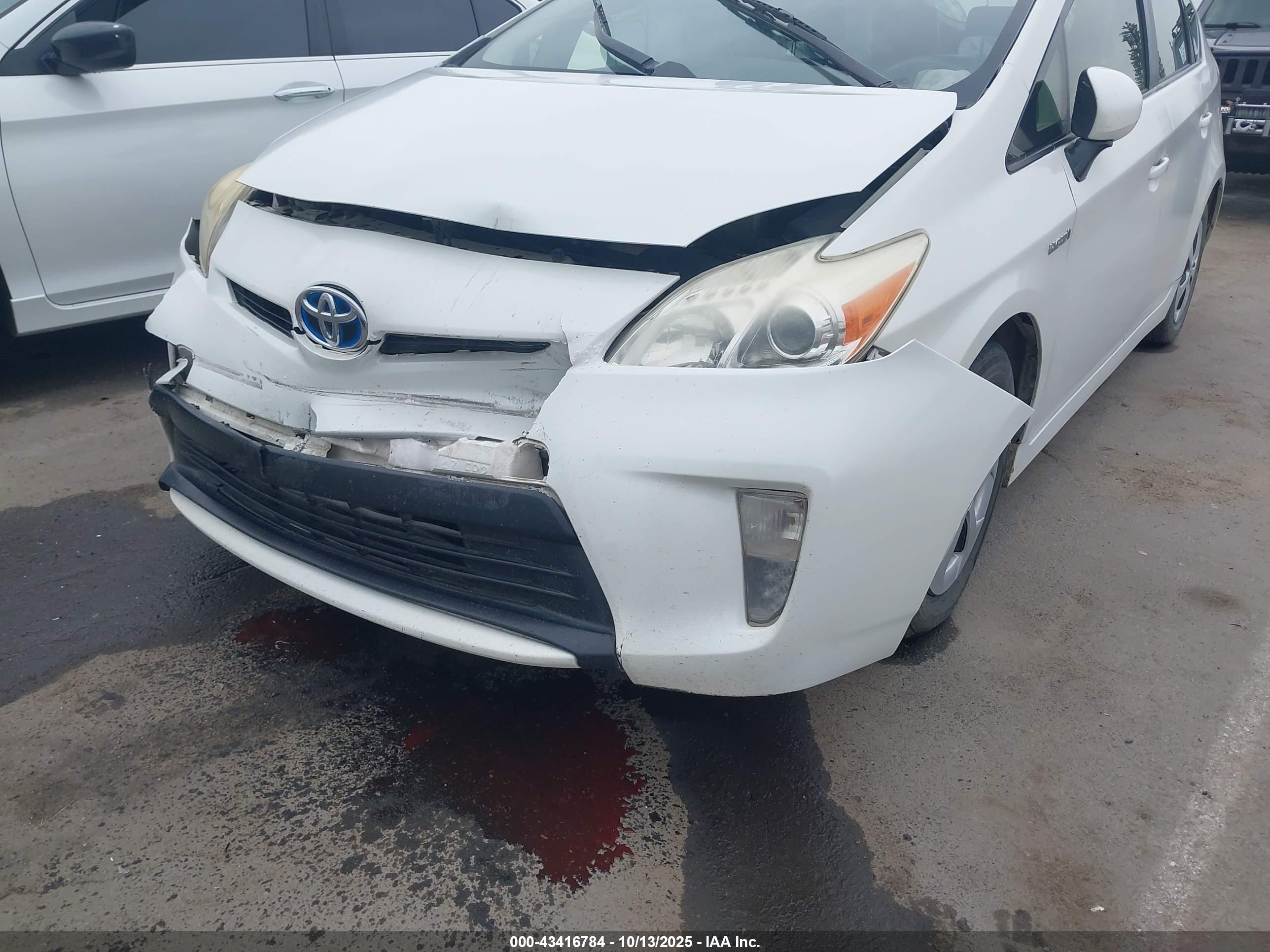 TOYOTA PRIUS image 6