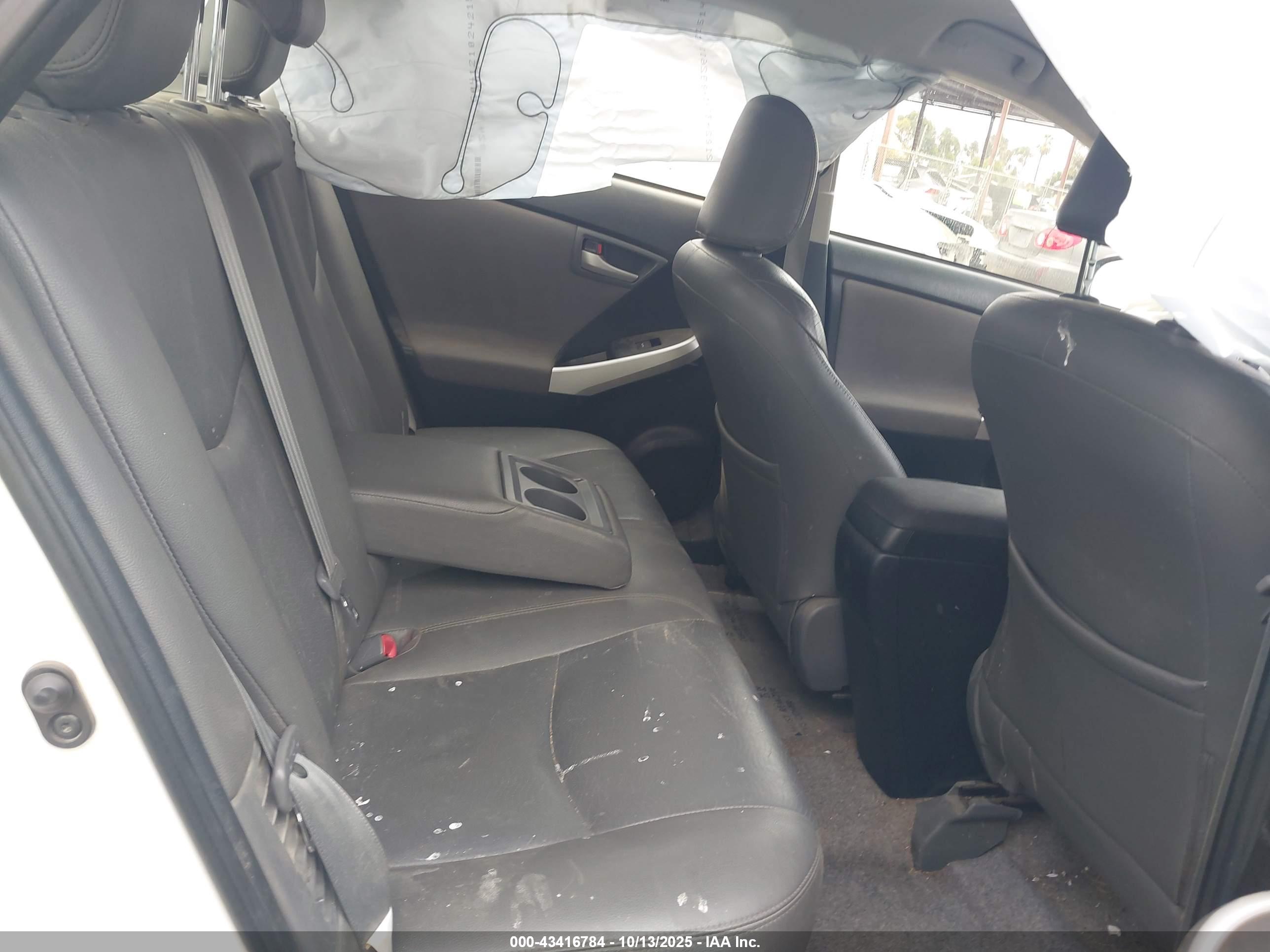 TOYOTA PRIUS image 8