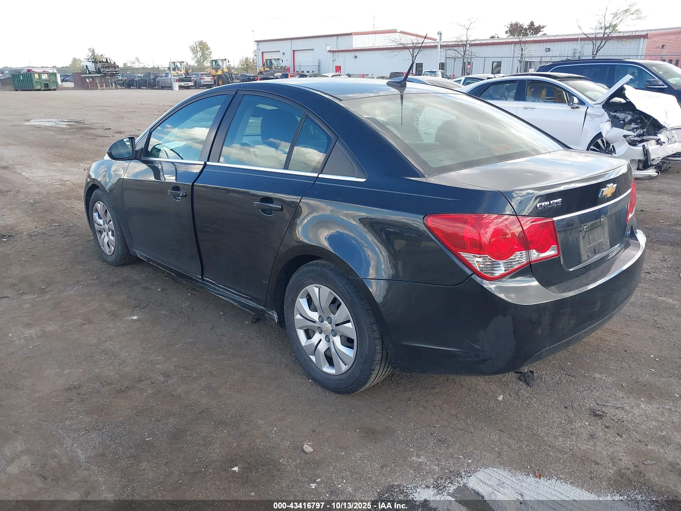 CHEVROLET CRUZE image 3