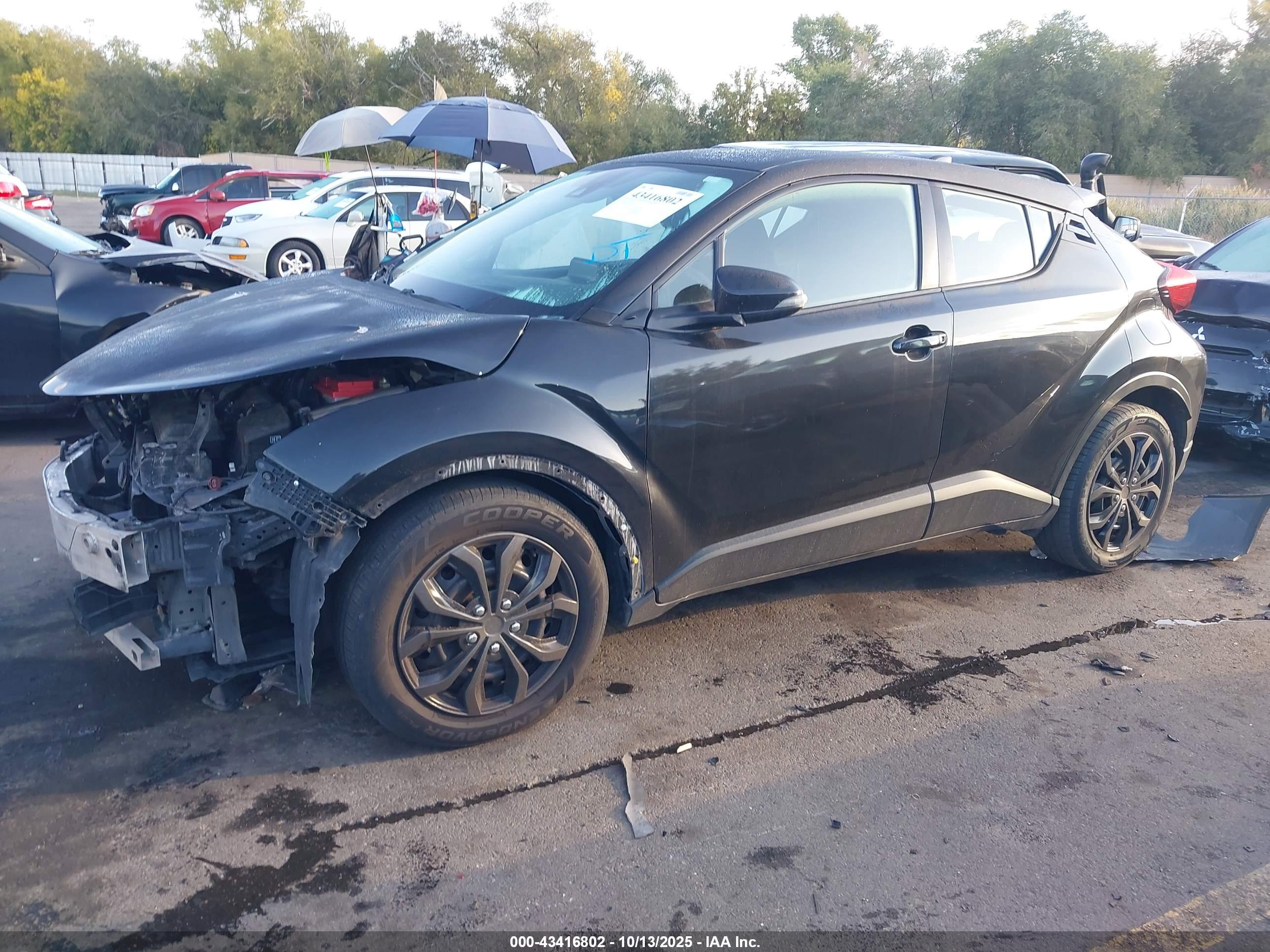 TOYOTA C-HR image 2