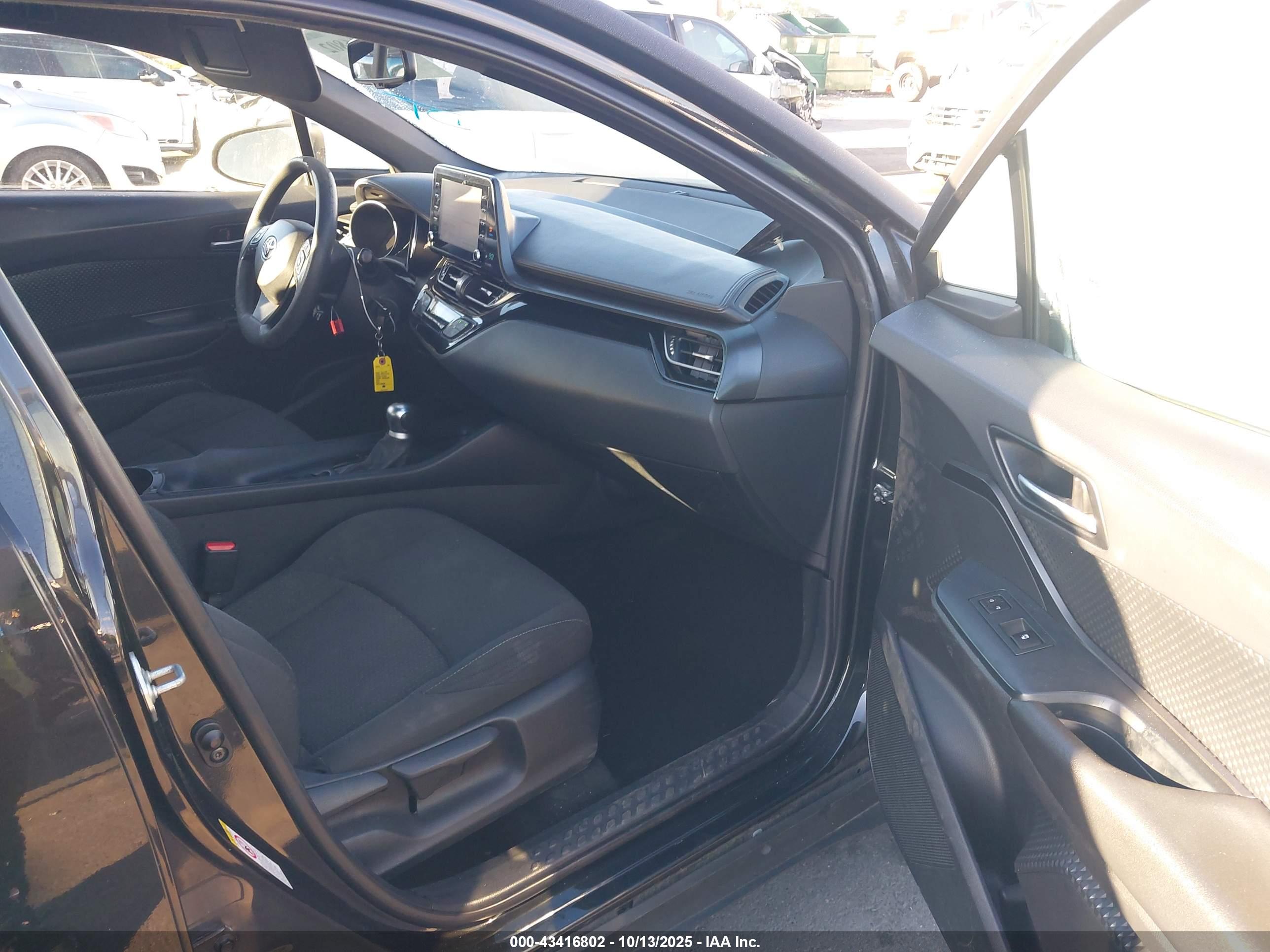 TOYOTA C-HR image 5