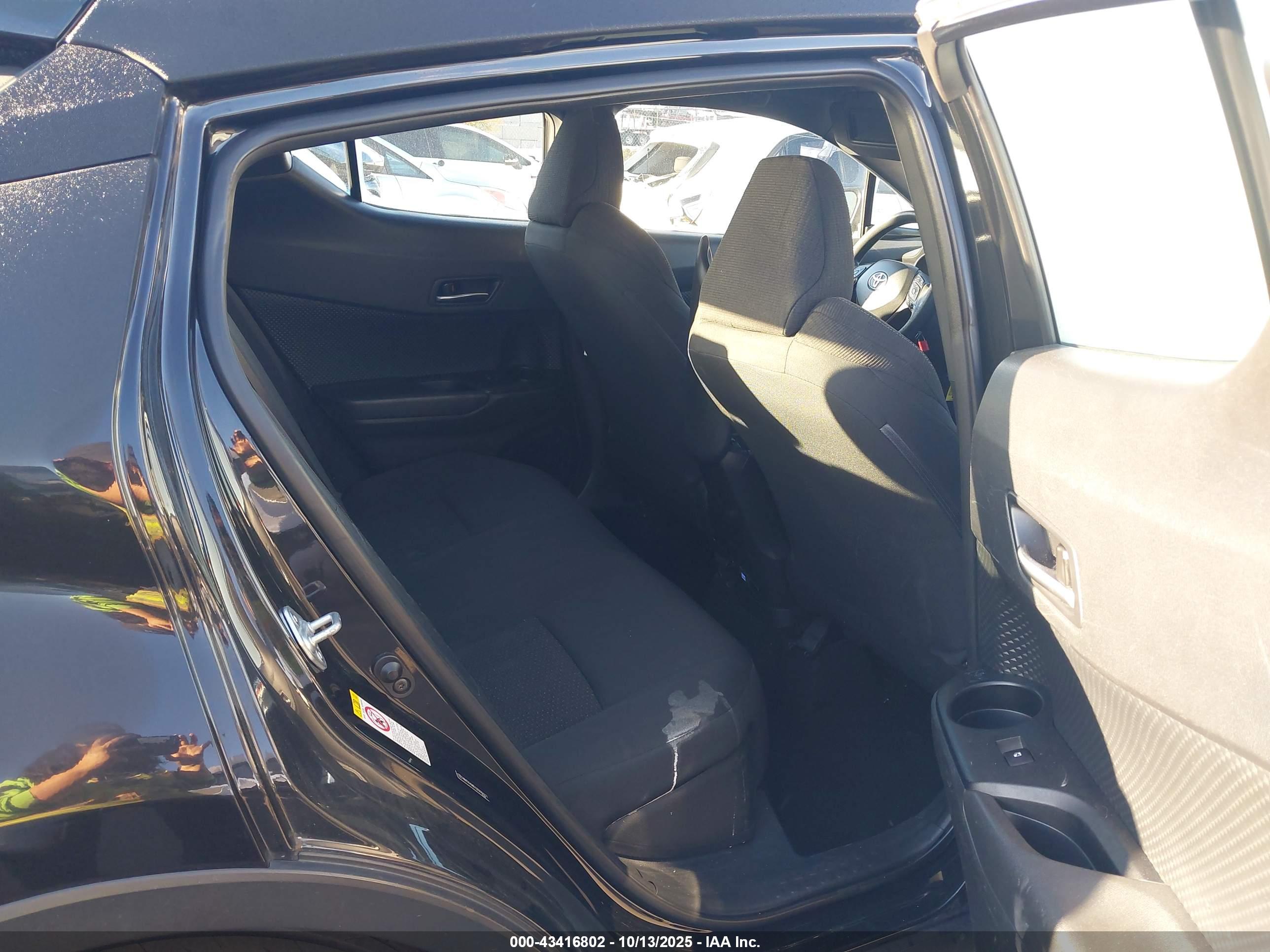 TOYOTA C-HR image 8