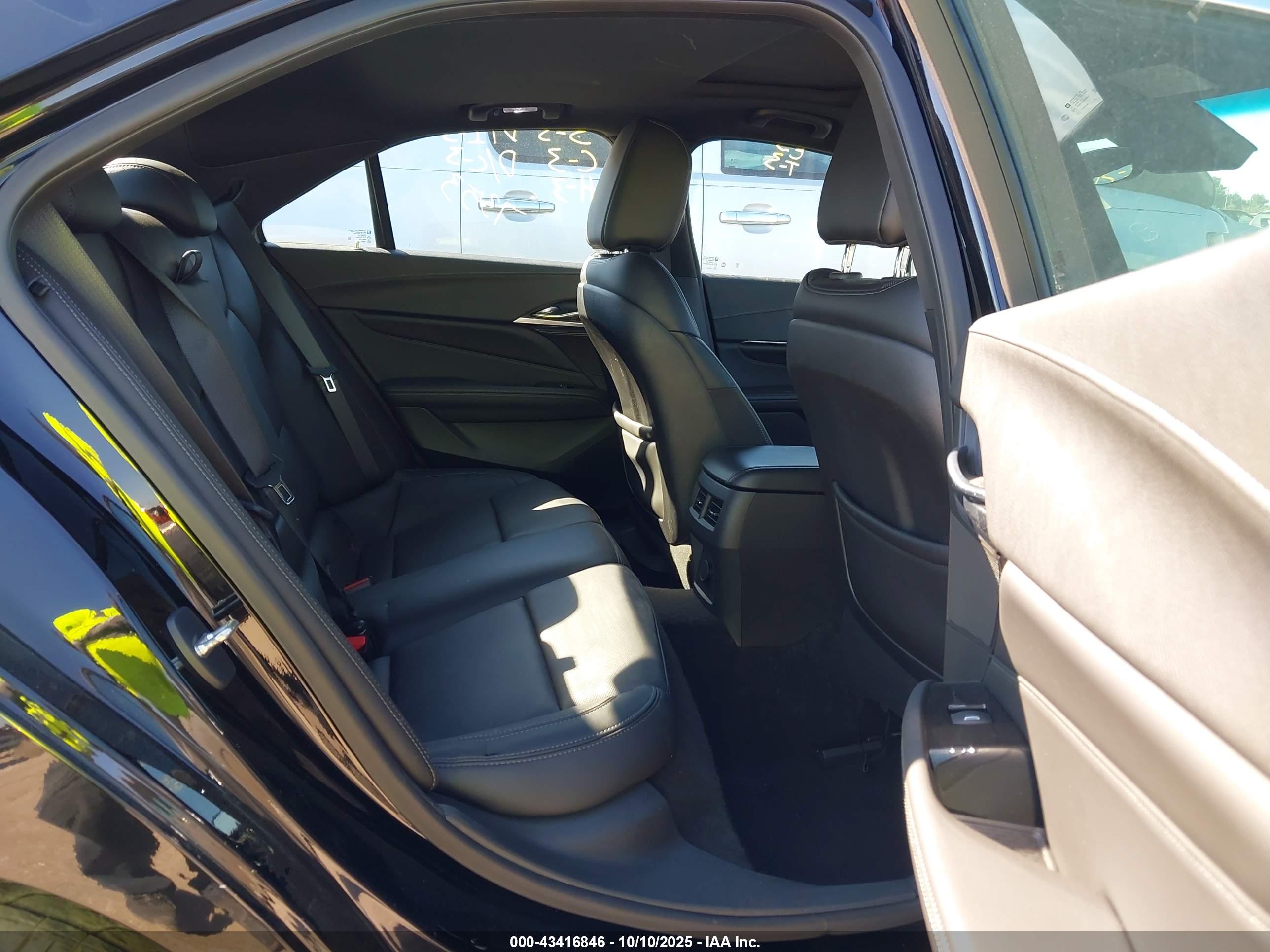 CADILLAC CT4 image 8