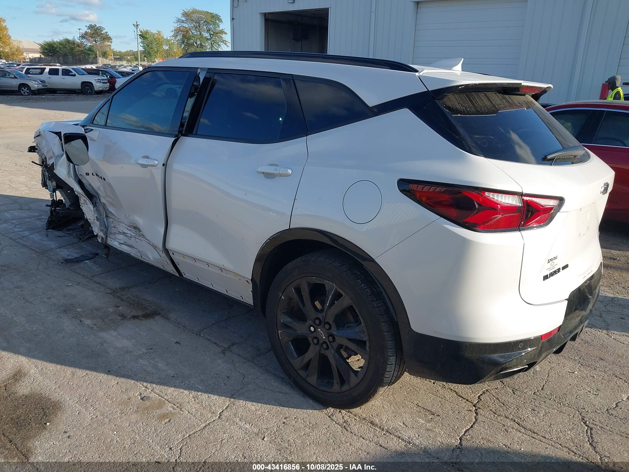 CHEVROLET BLAZER image 3