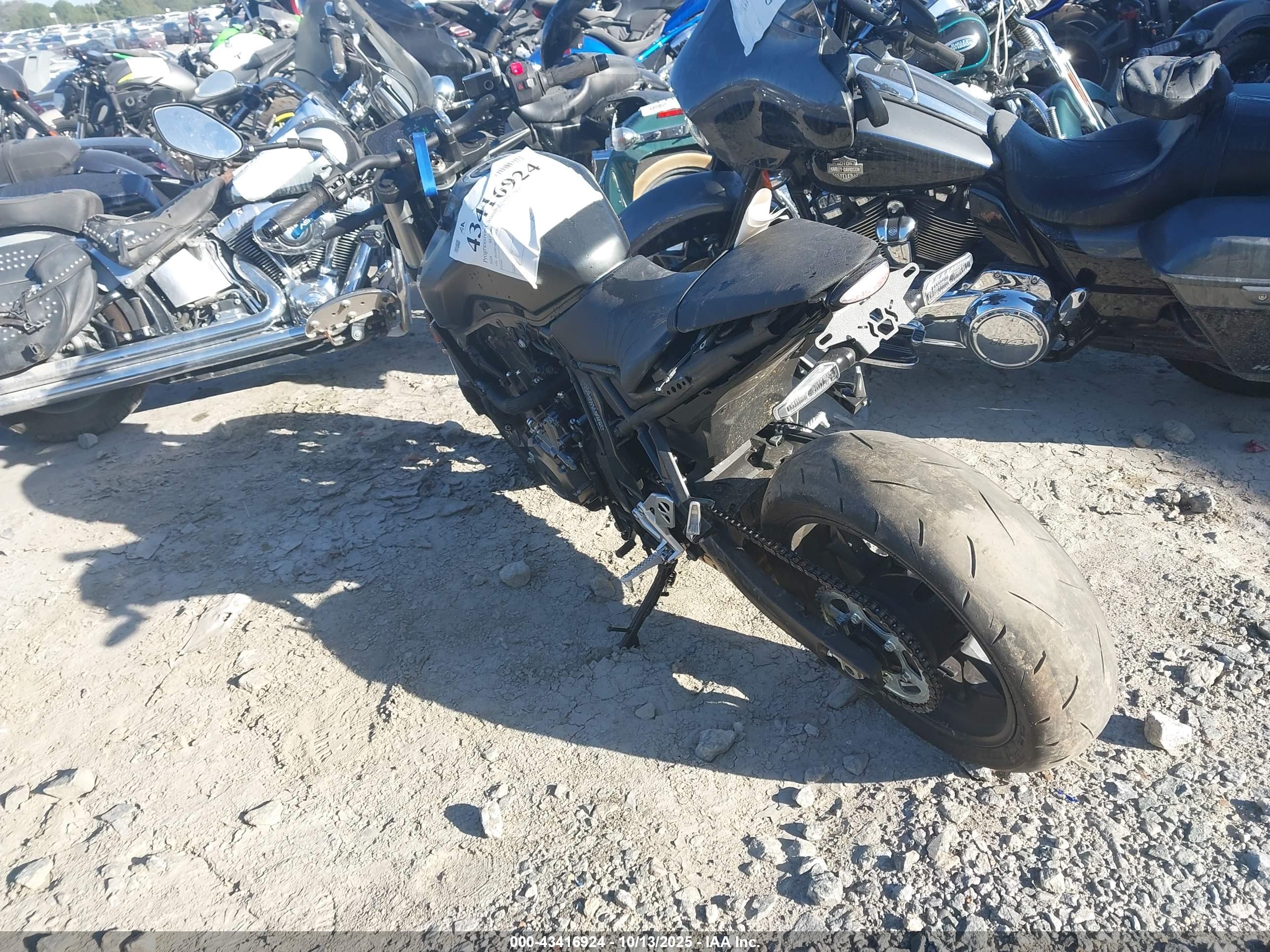 SUZUKI GSX800 image 3