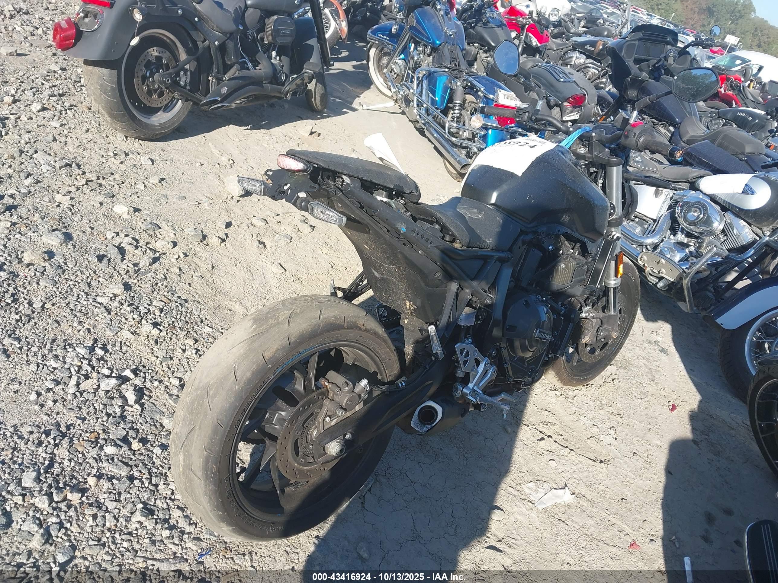SUZUKI GSX800 image 4
