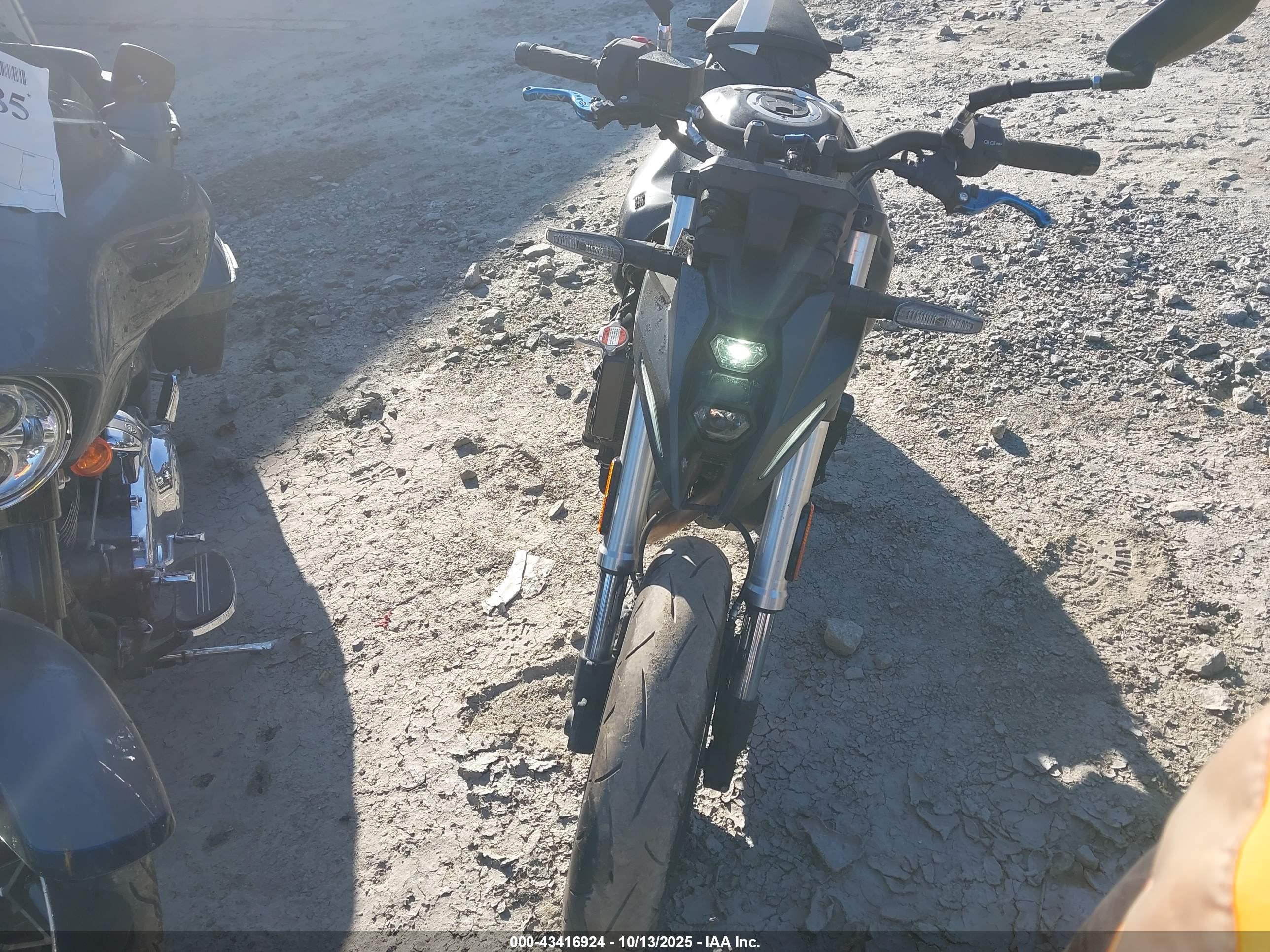 SUZUKI GSX800 image 5