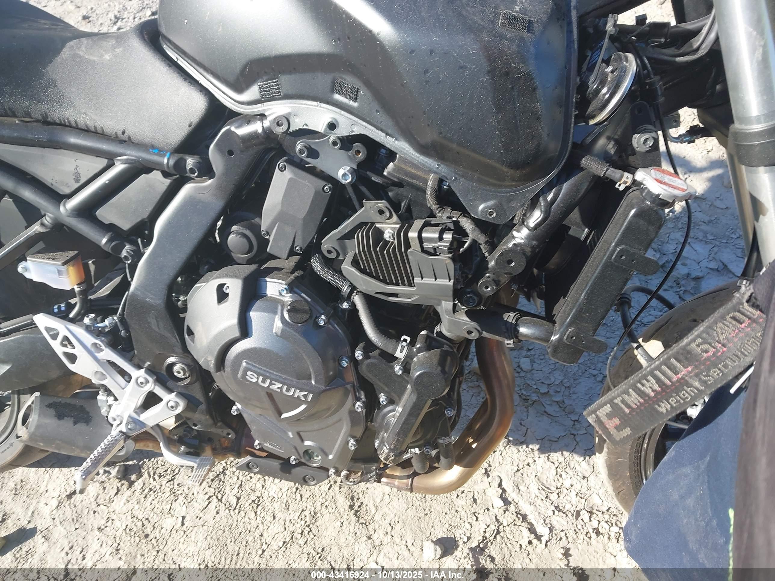 SUZUKI GSX800 image 8
