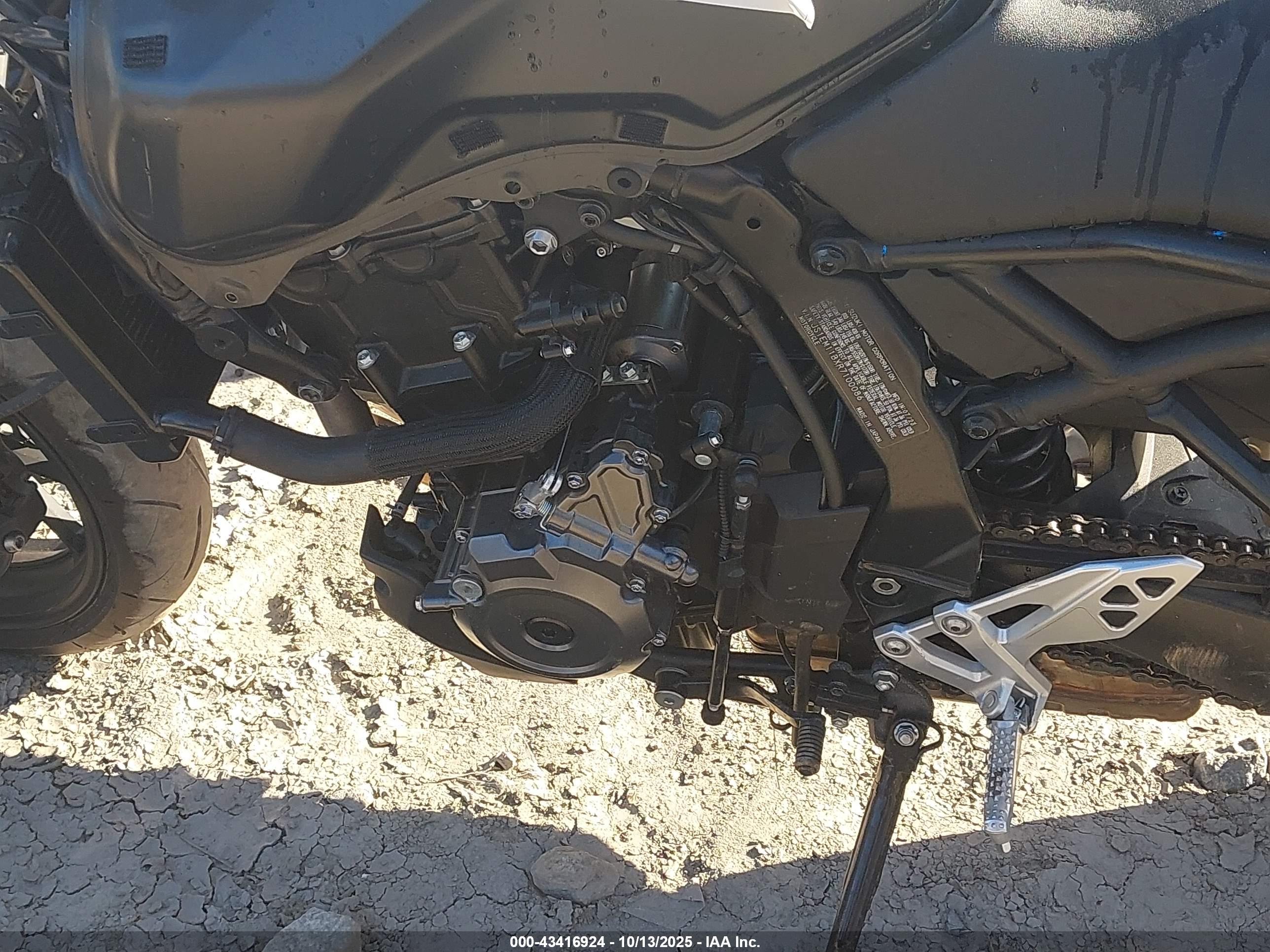 SUZUKI GSX800 image 9