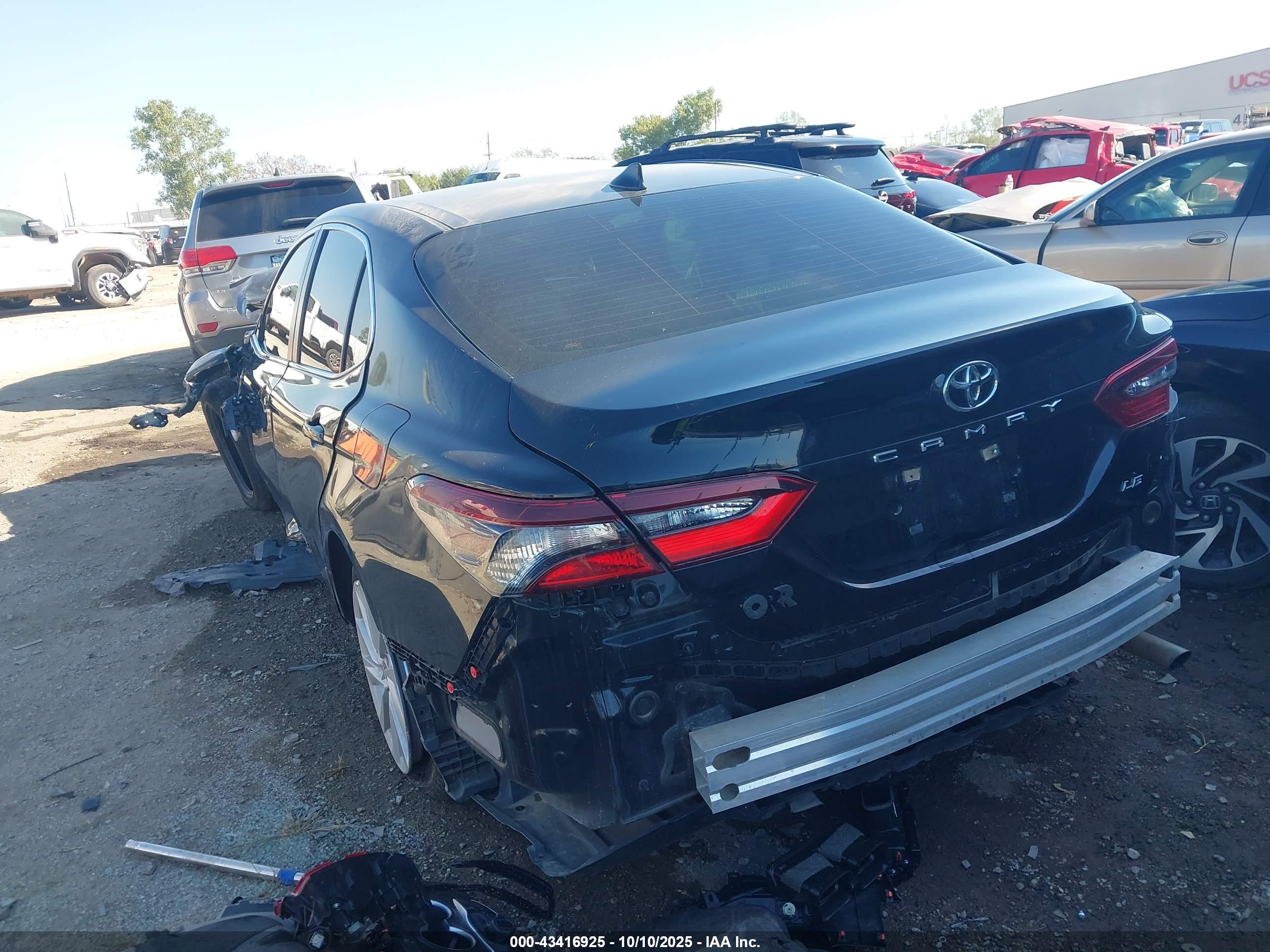 TOYOTA CAMRY image 3