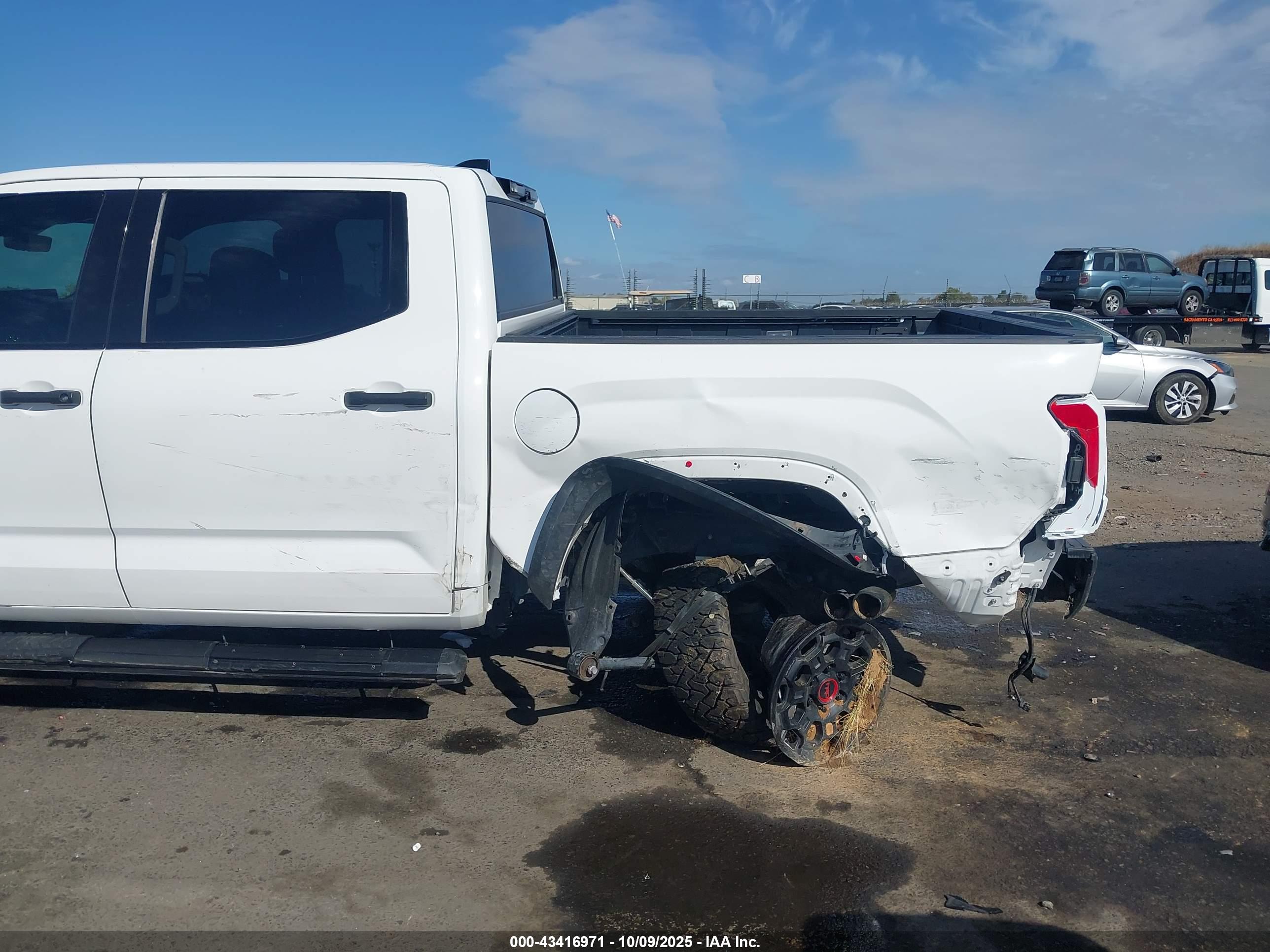 TOYOTA TUNDRA image 6