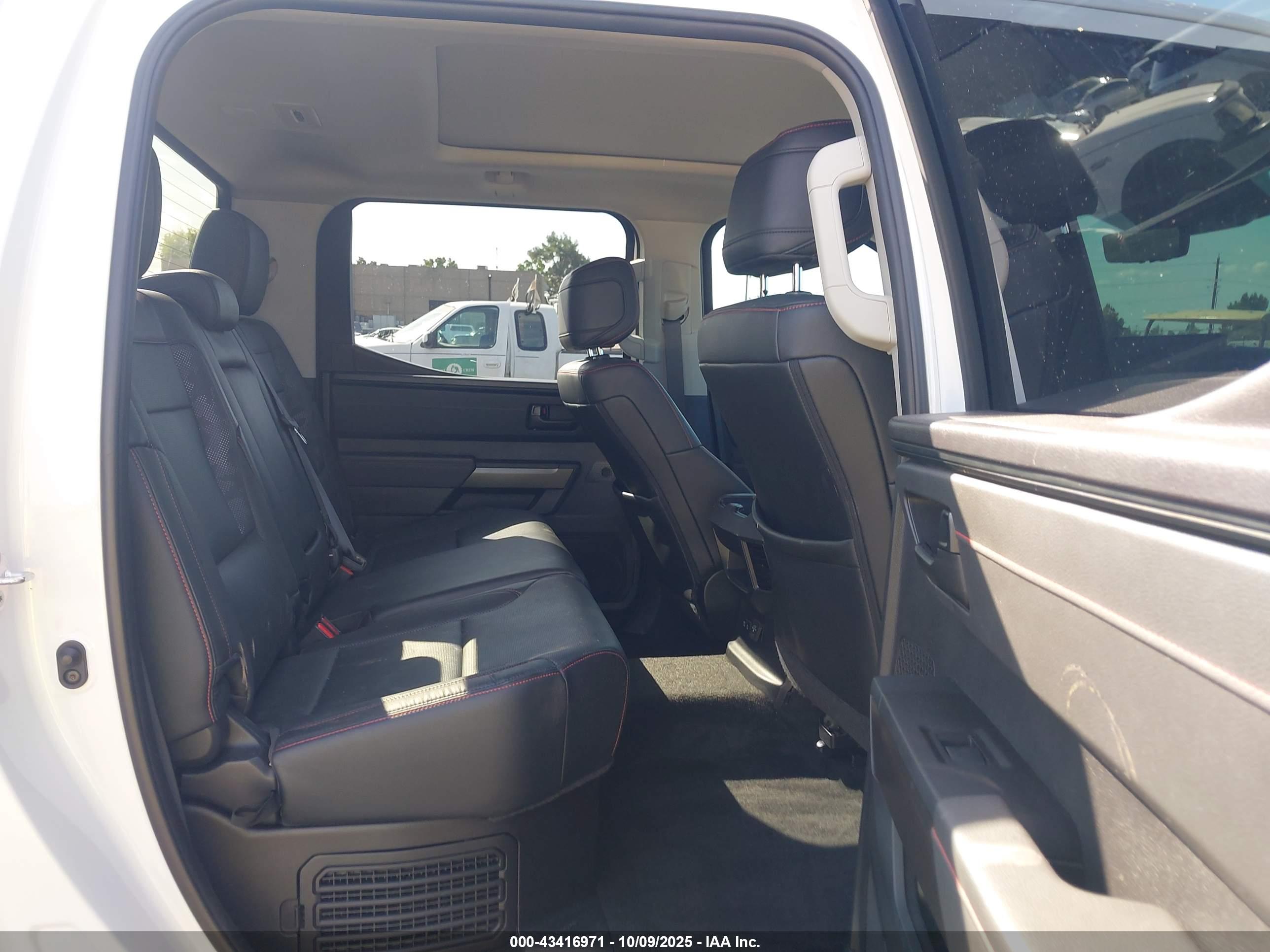 TOYOTA TUNDRA image 8