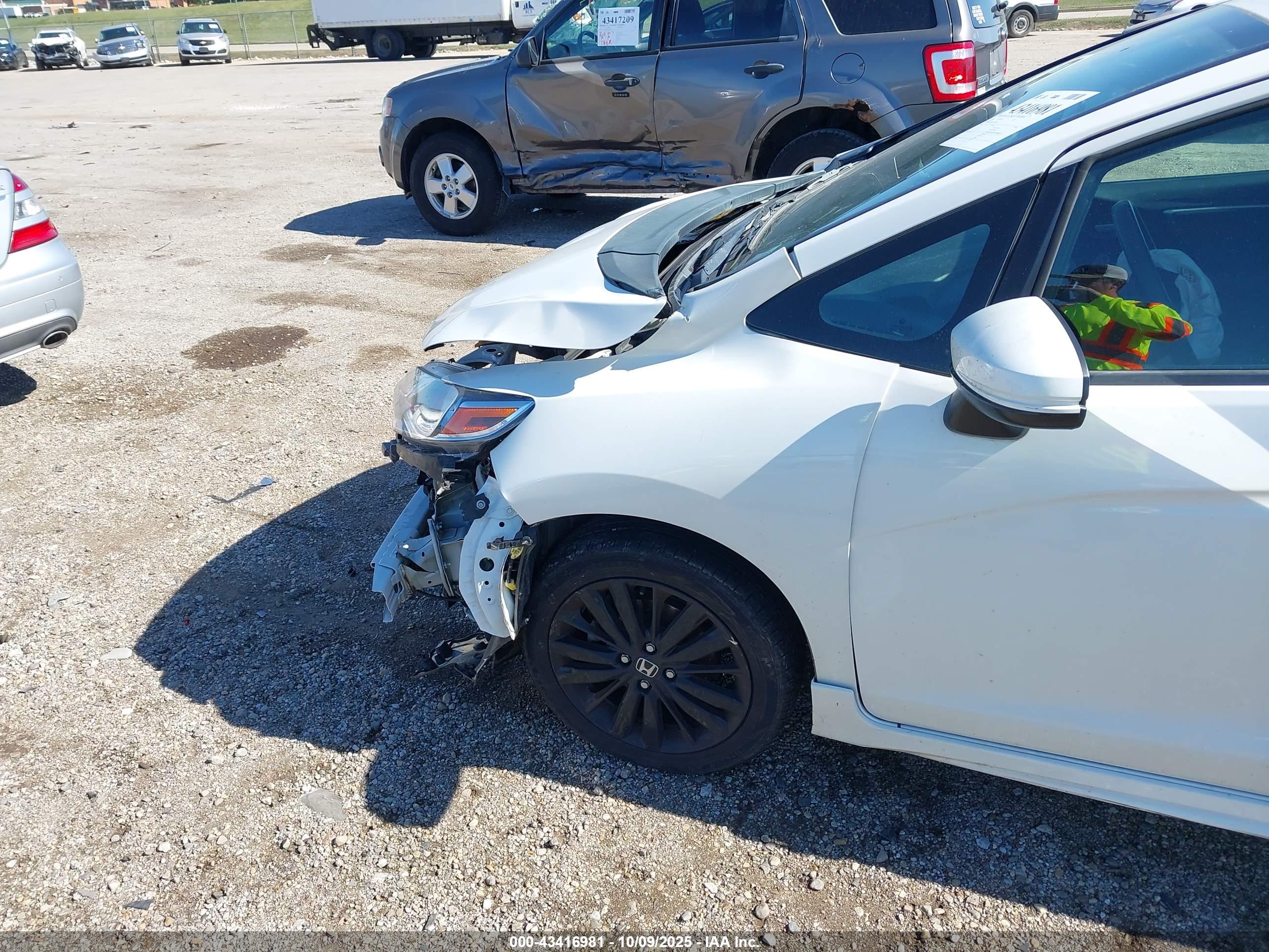 HONDA FIT image 6