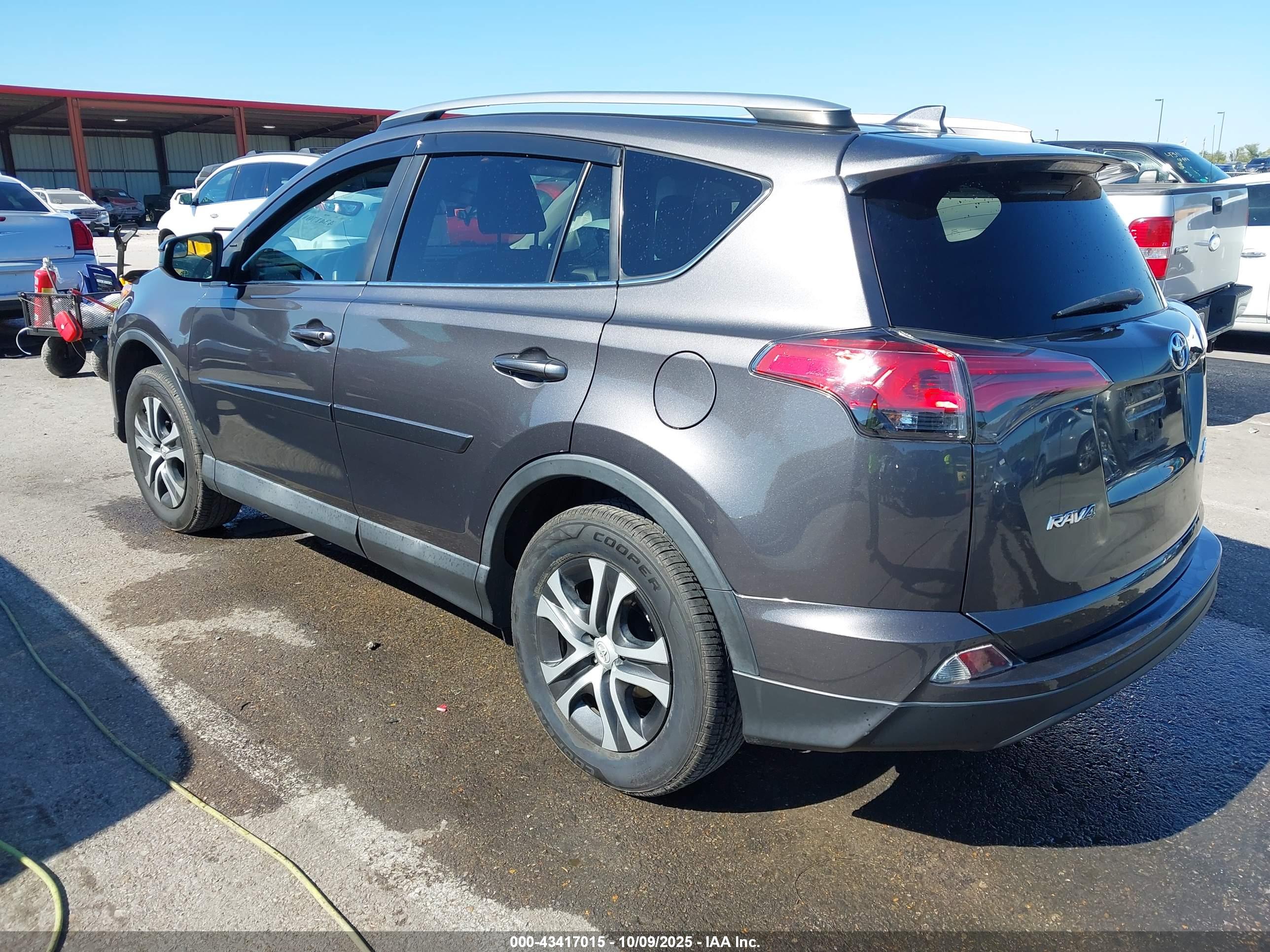 TOYOTA RAV4 image 3