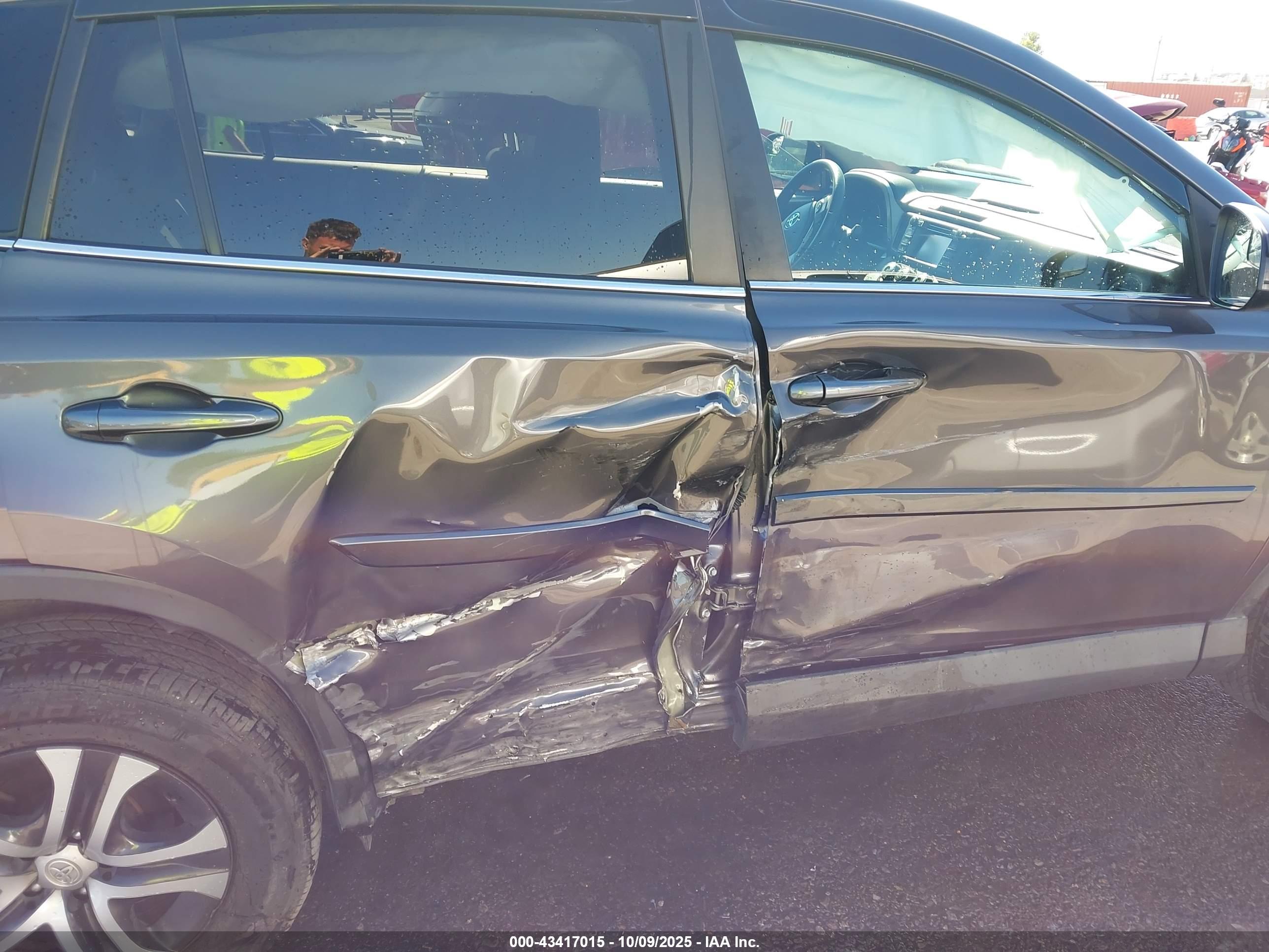 TOYOTA RAV4 image 6
