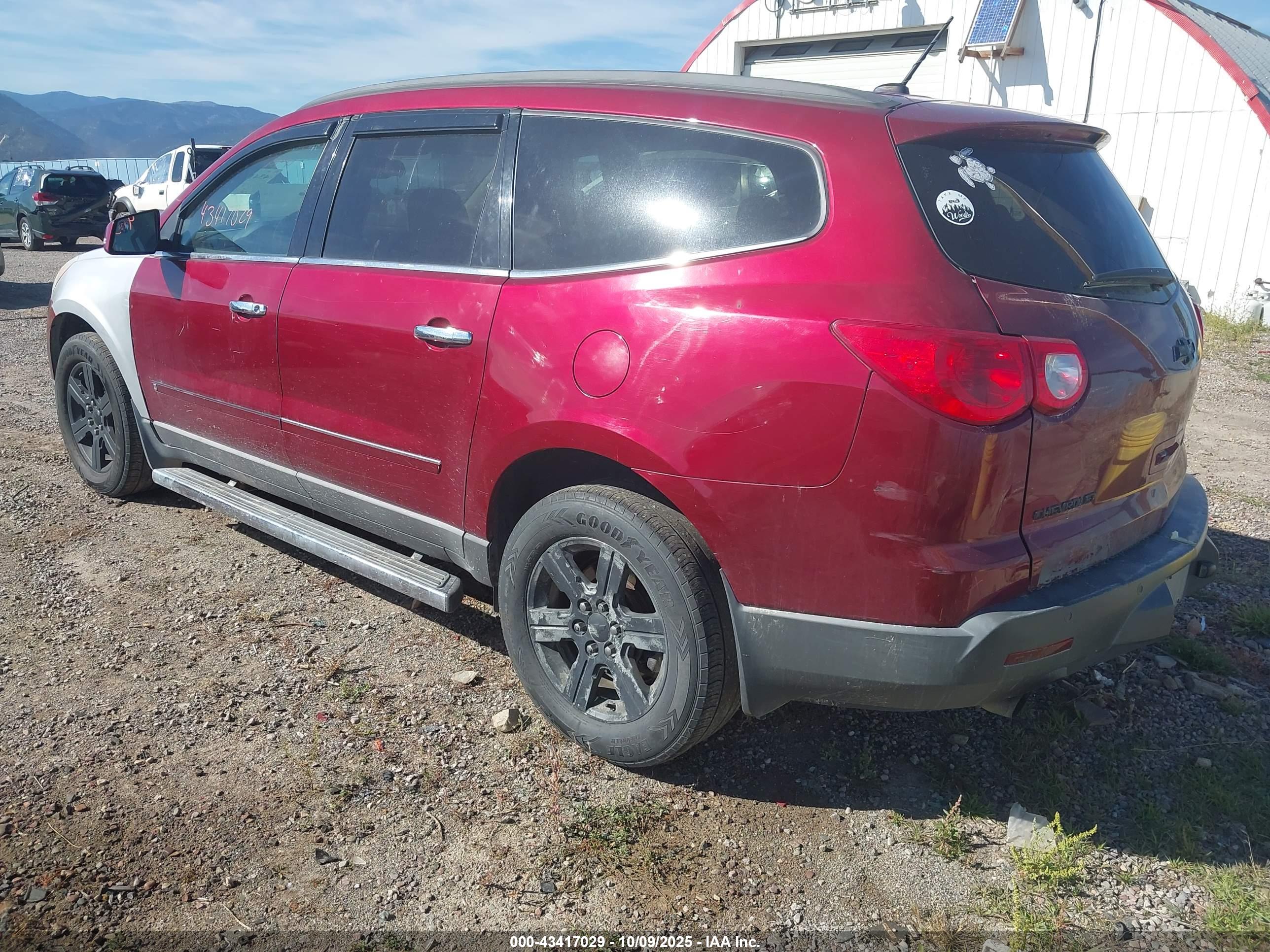 CHEVROLET TRAVERSE image 3