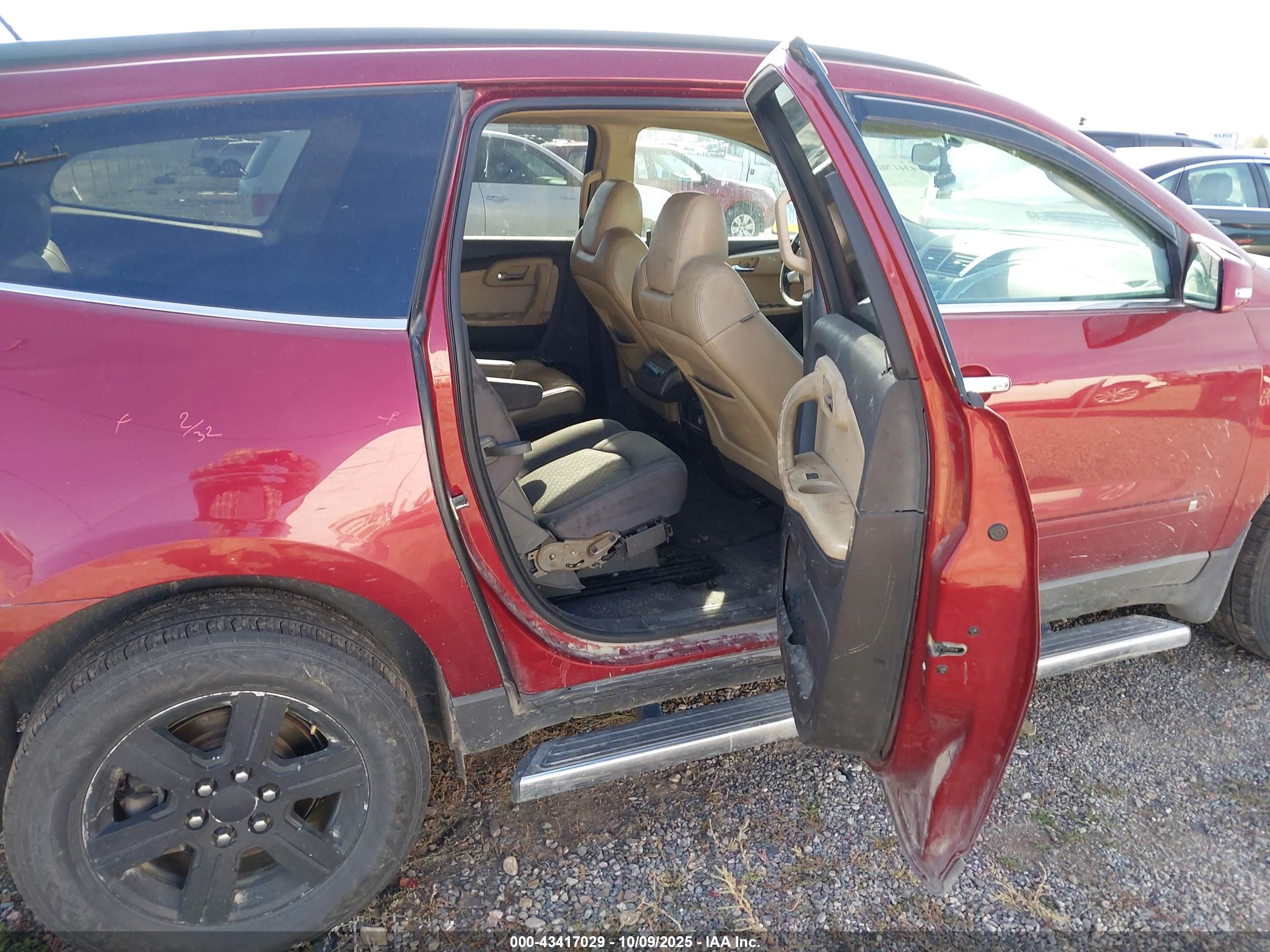 CHEVROLET TRAVERSE image 8