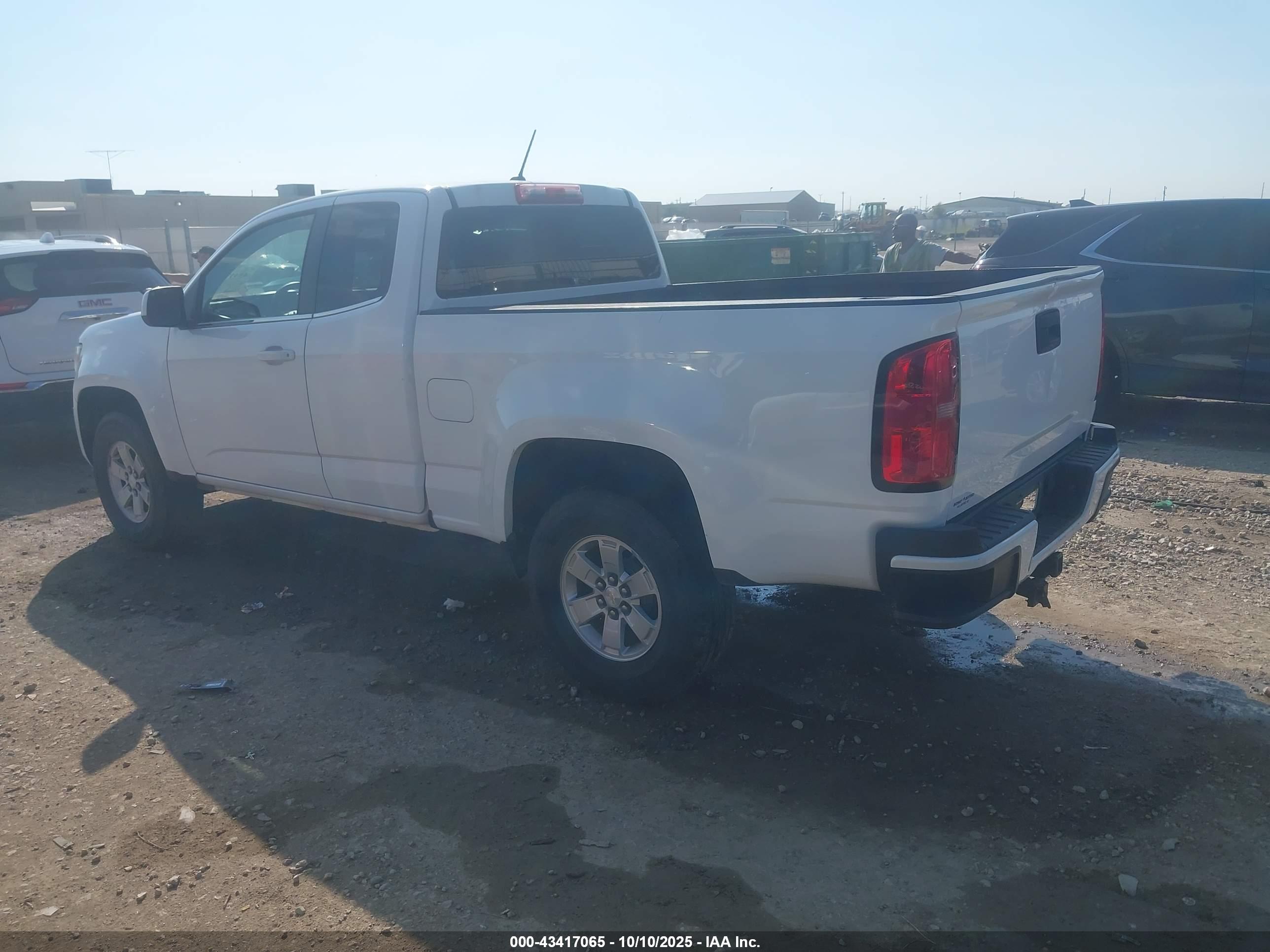 CHEVROLET COLORADO image 3