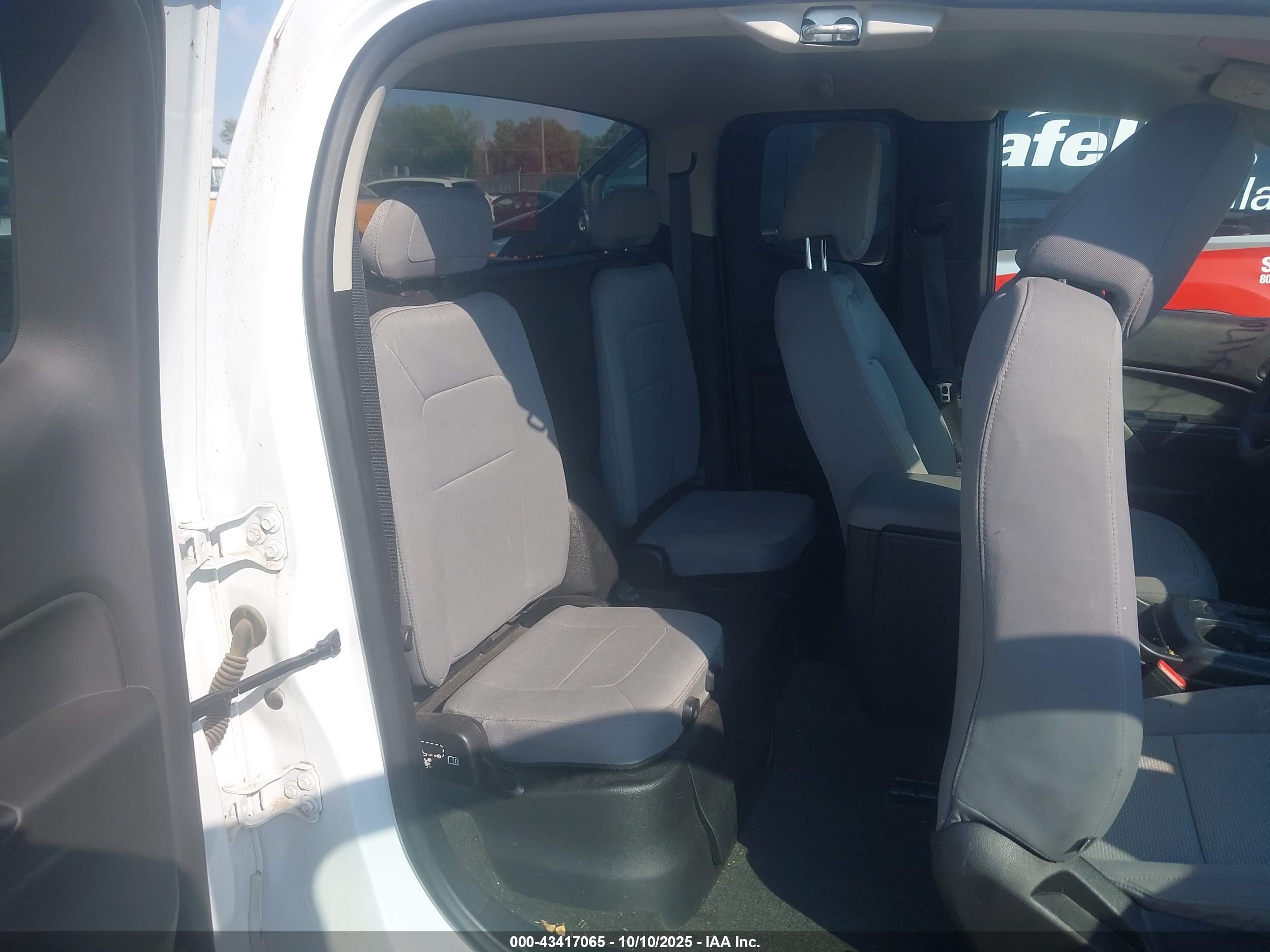 CHEVROLET COLORADO image 8