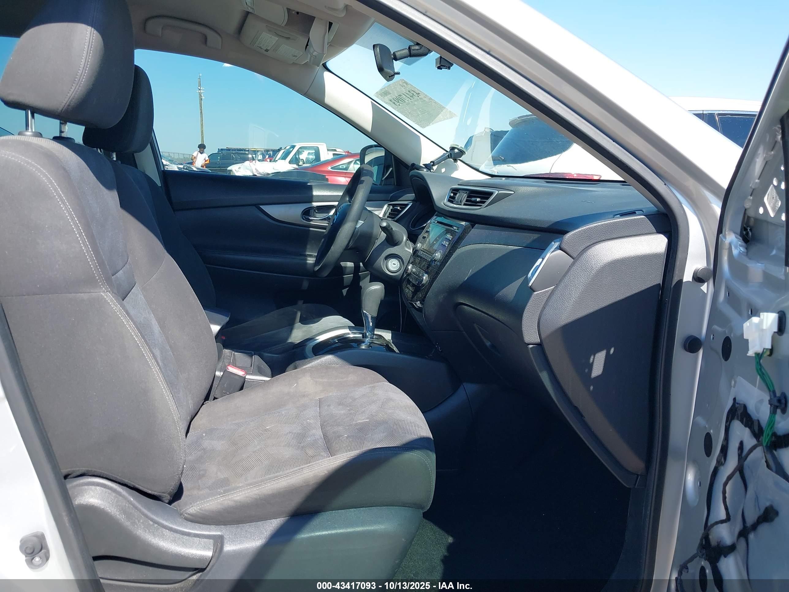 NISSAN ROGUE image 5