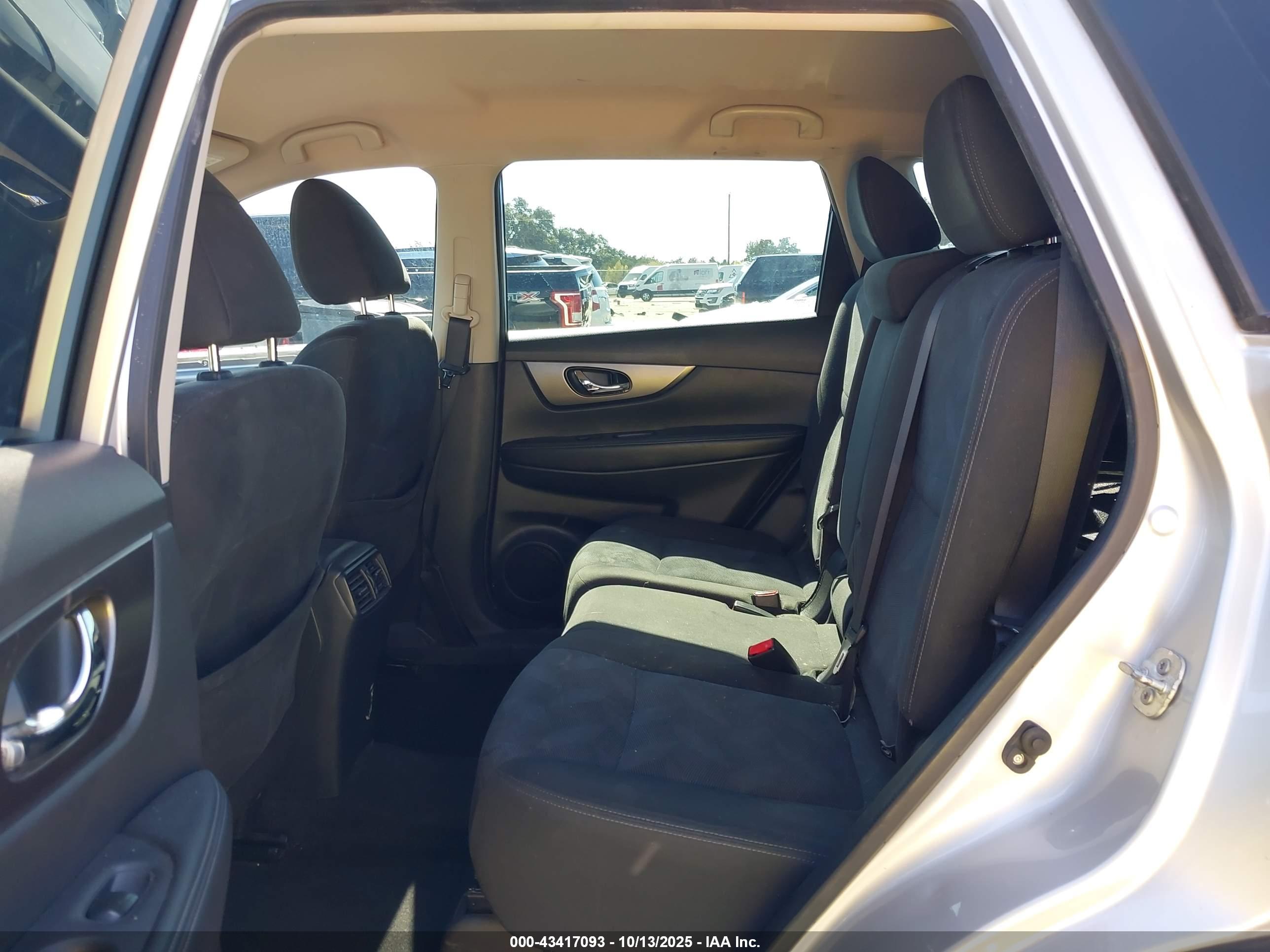 NISSAN ROGUE image 8