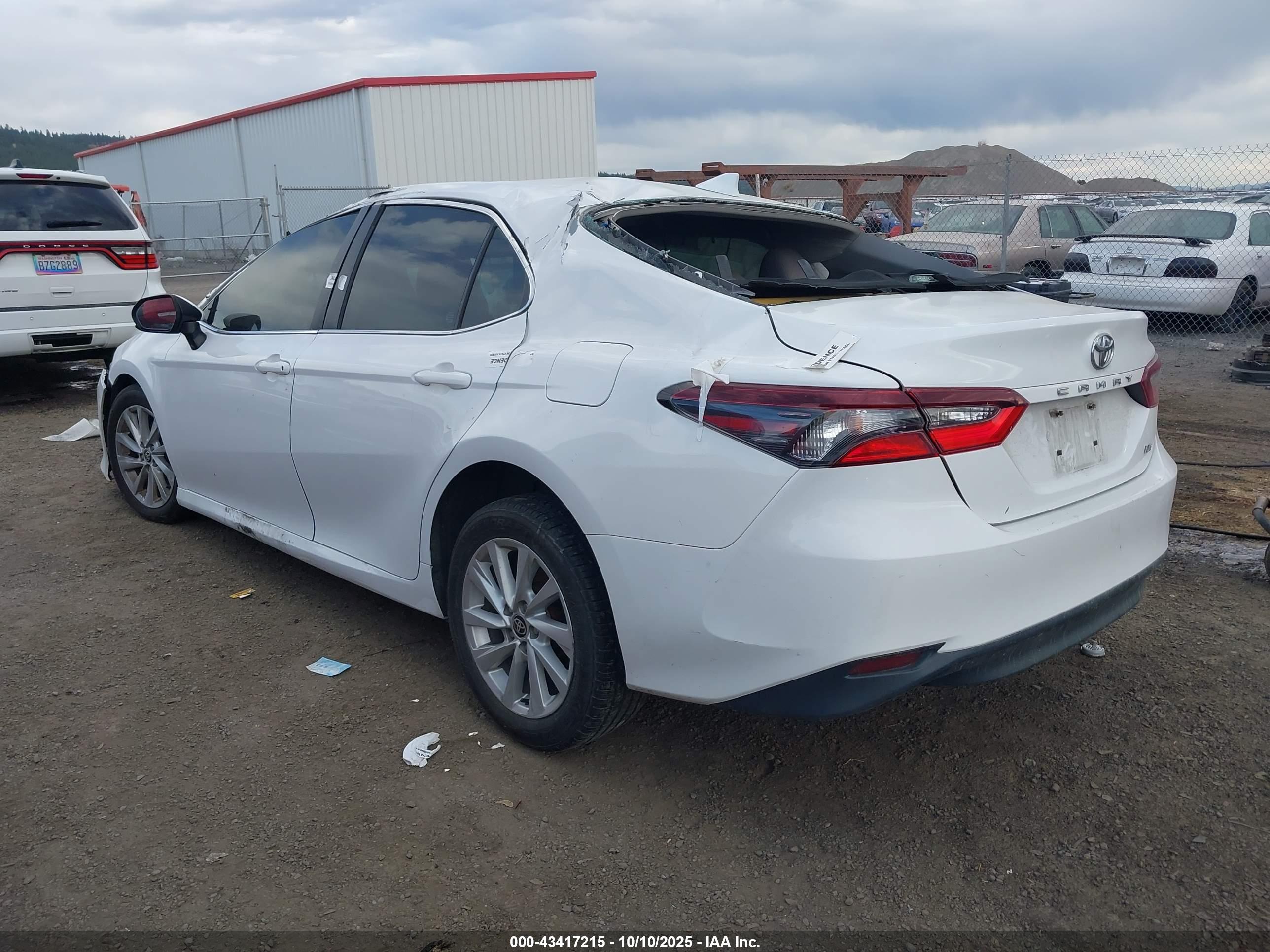 TOYOTA CAMRY image 3