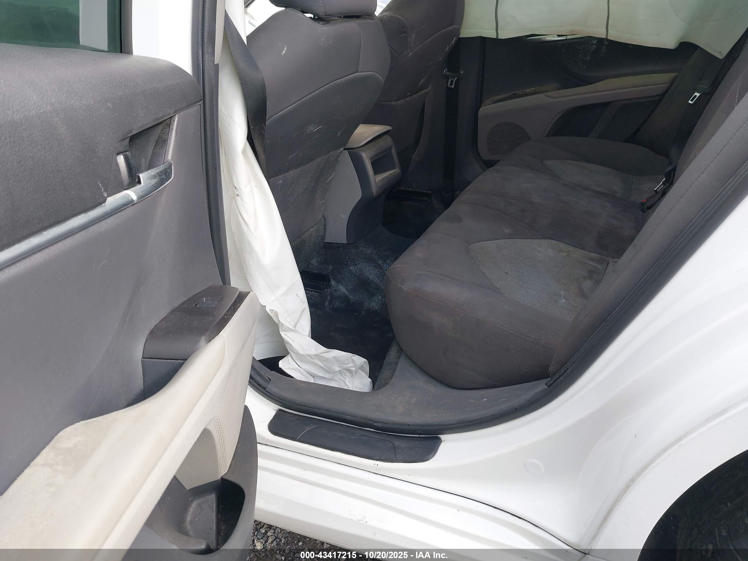 TOYOTA CAMRY image 8