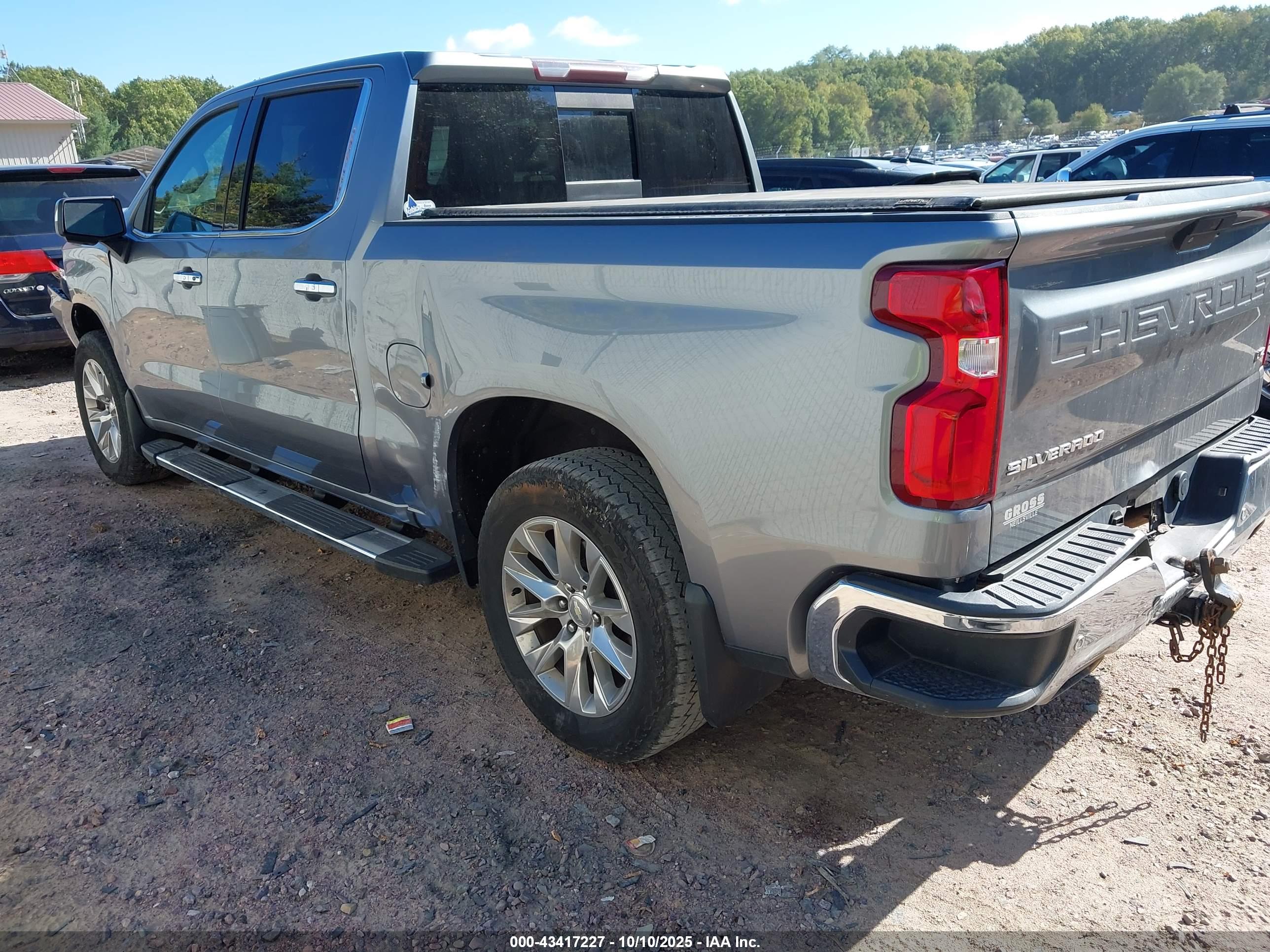 CHEVROLET SILVERADO image 3