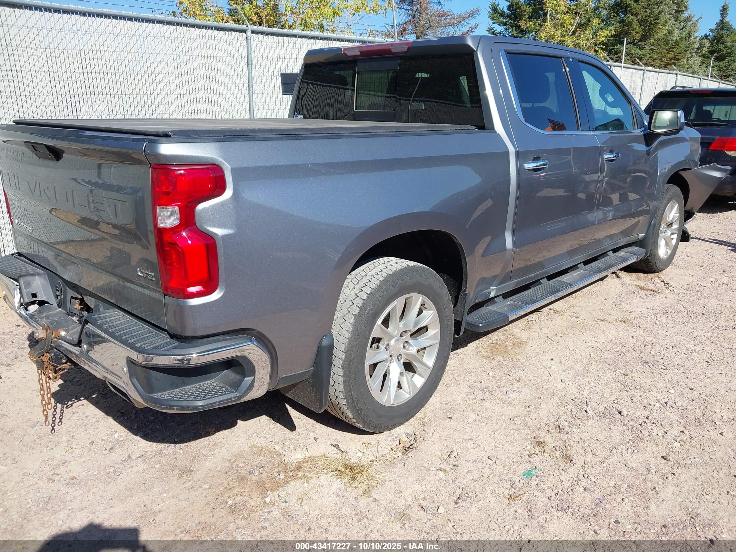 CHEVROLET SILVERADO image 4