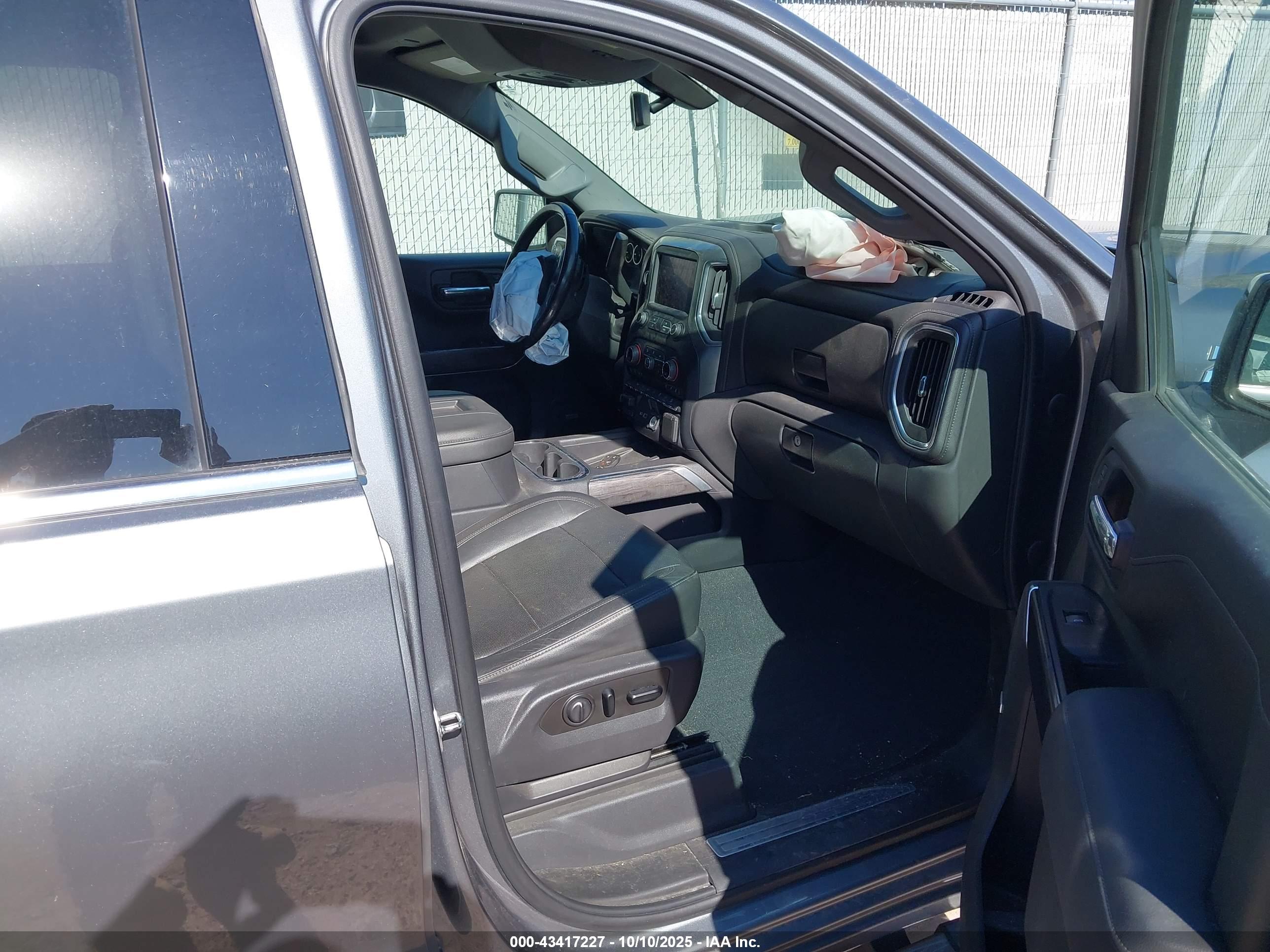CHEVROLET SILVERADO image 5