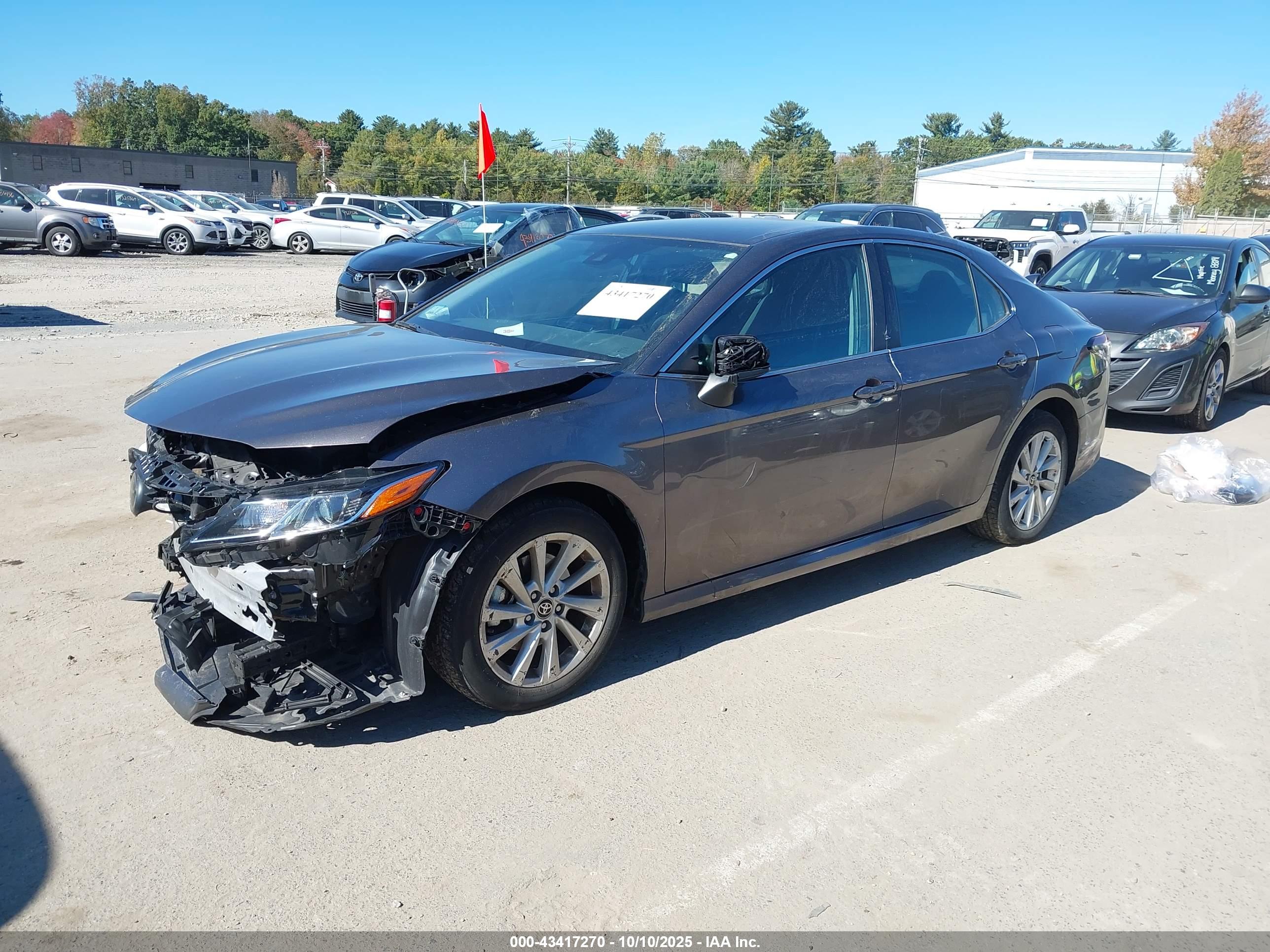 TOYOTA CAMRY image 2