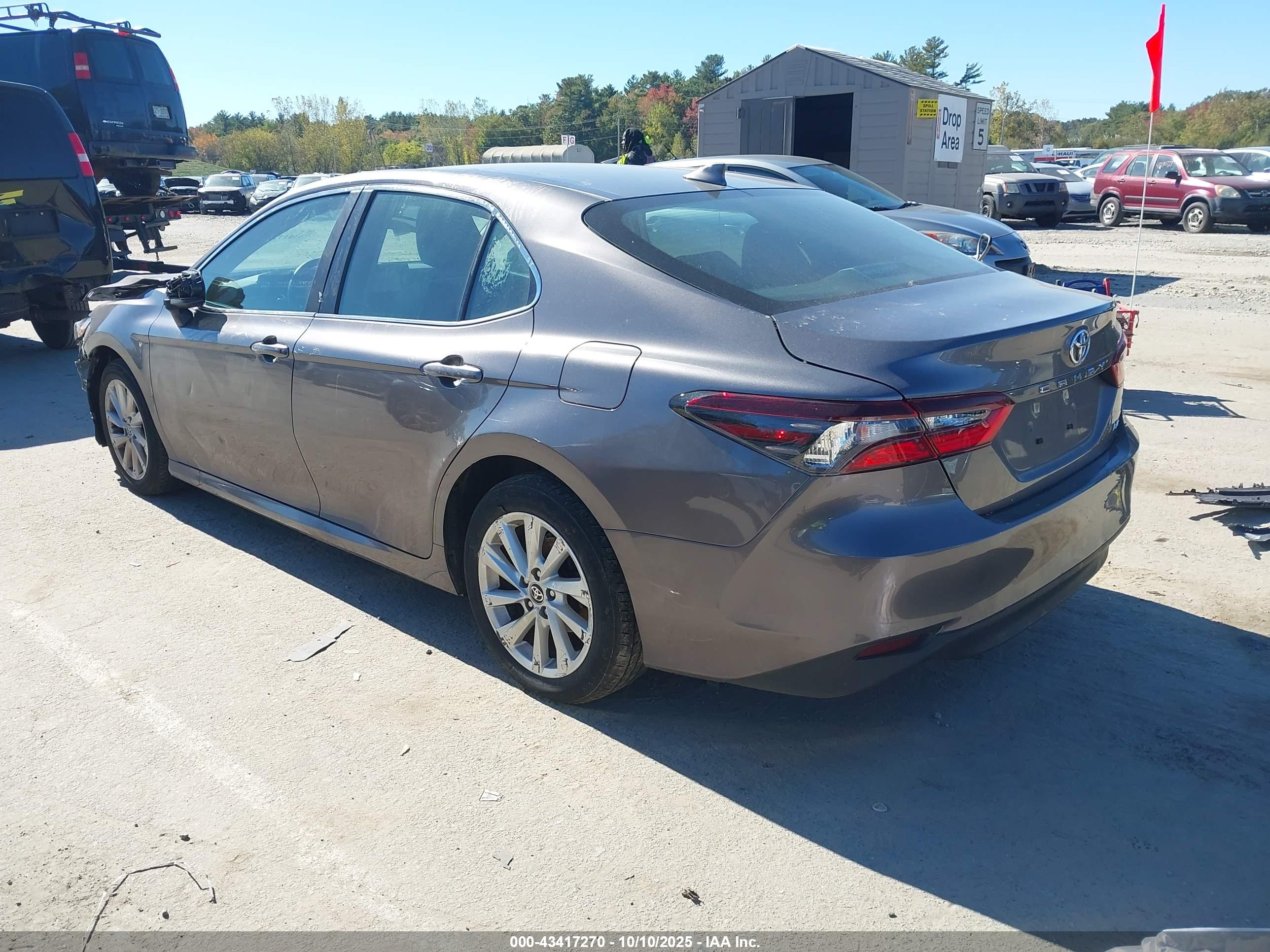 TOYOTA CAMRY image 3