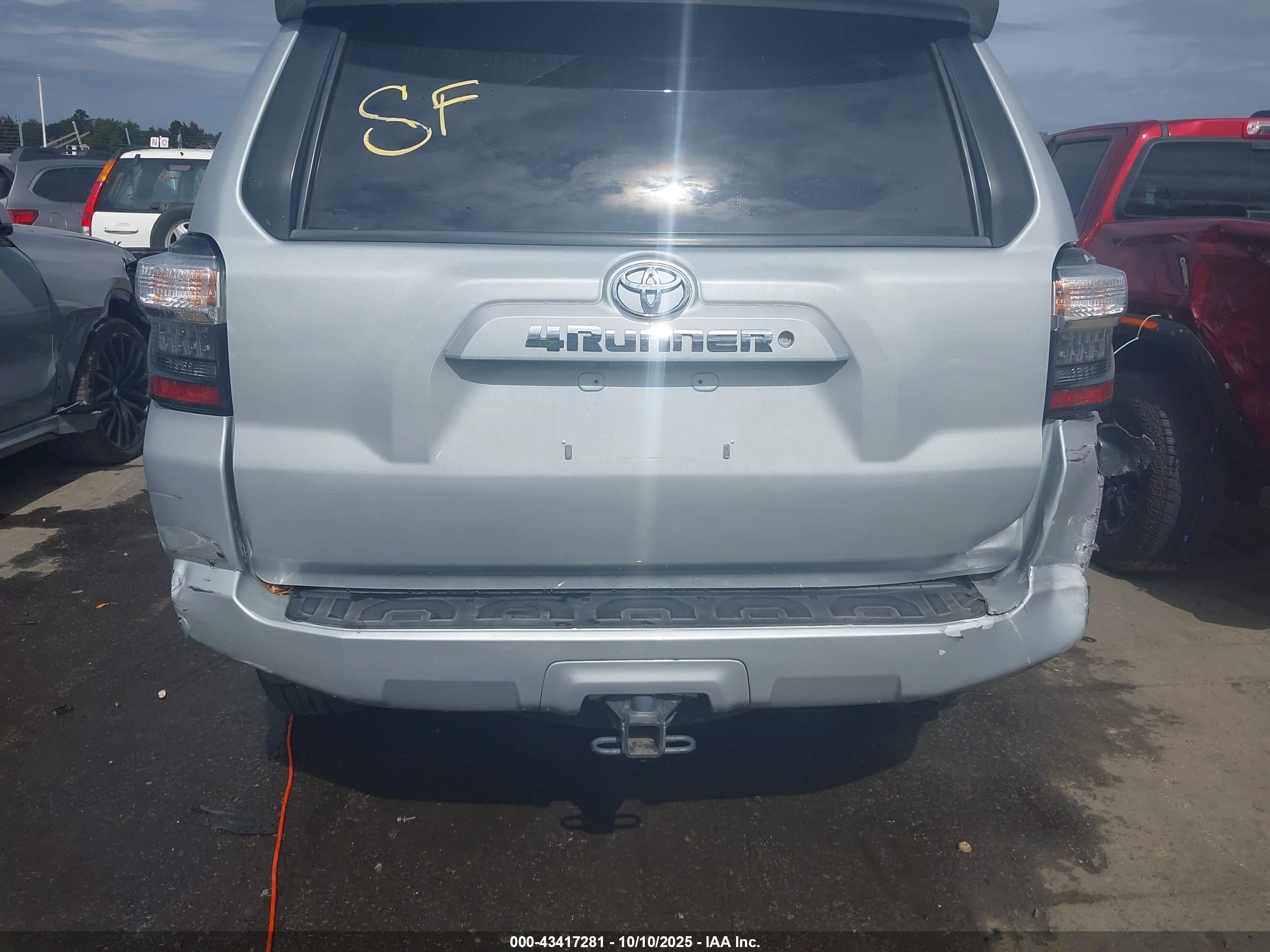 TOYOTA 4RUNNER image 6
