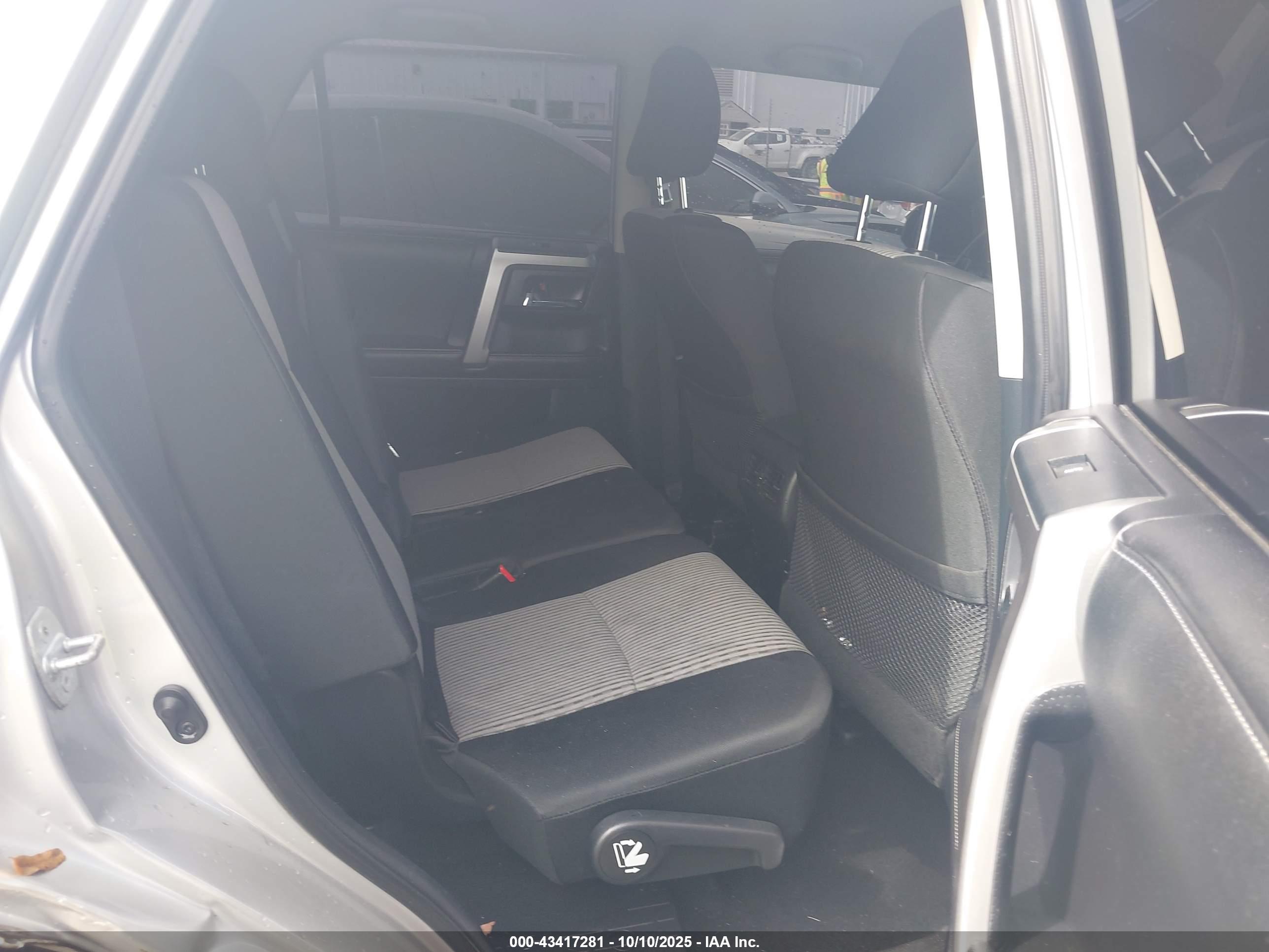 TOYOTA 4RUNNER image 8