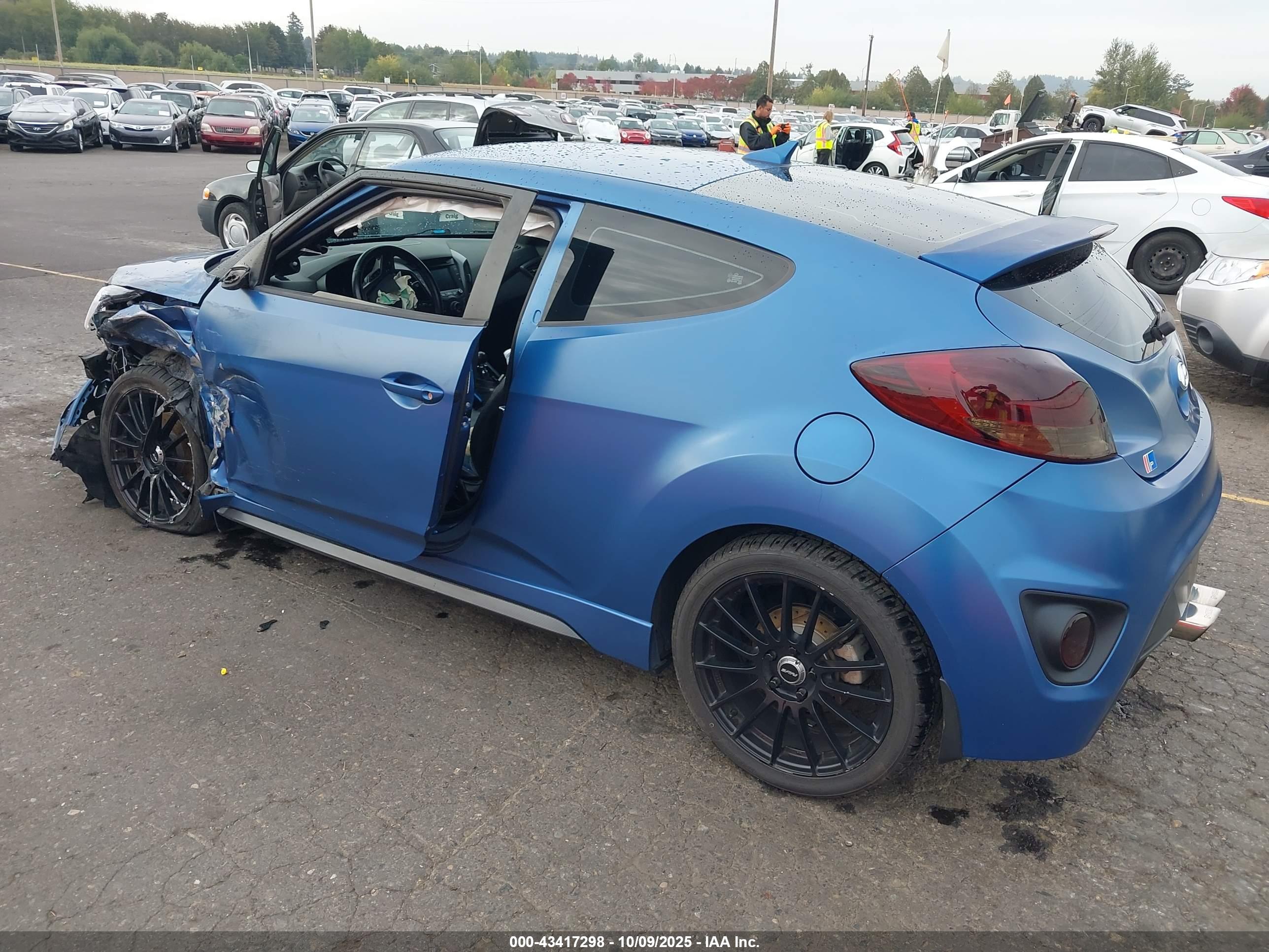 HYUNDAI VELOSTER image 3