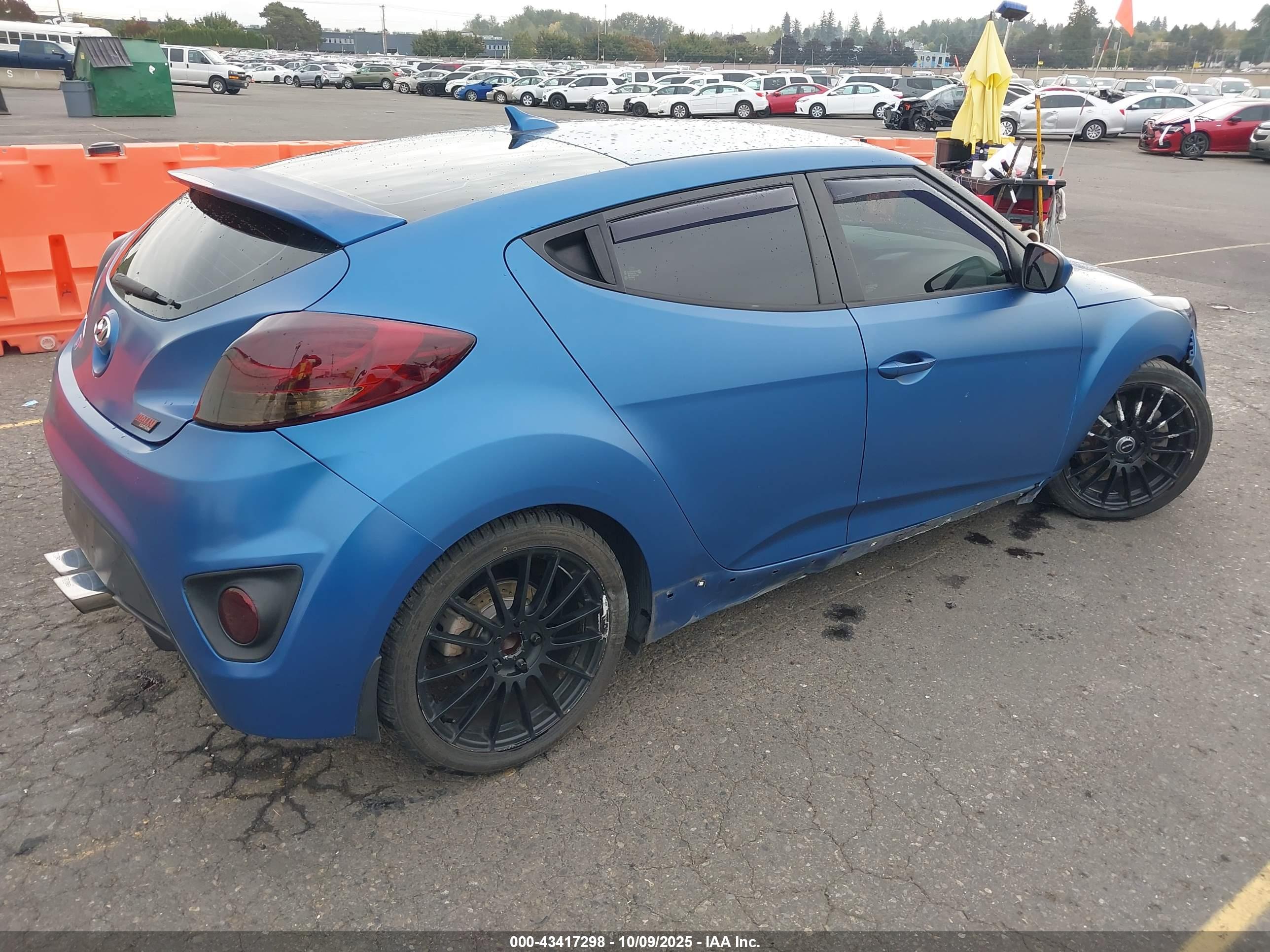HYUNDAI VELOSTER image 4