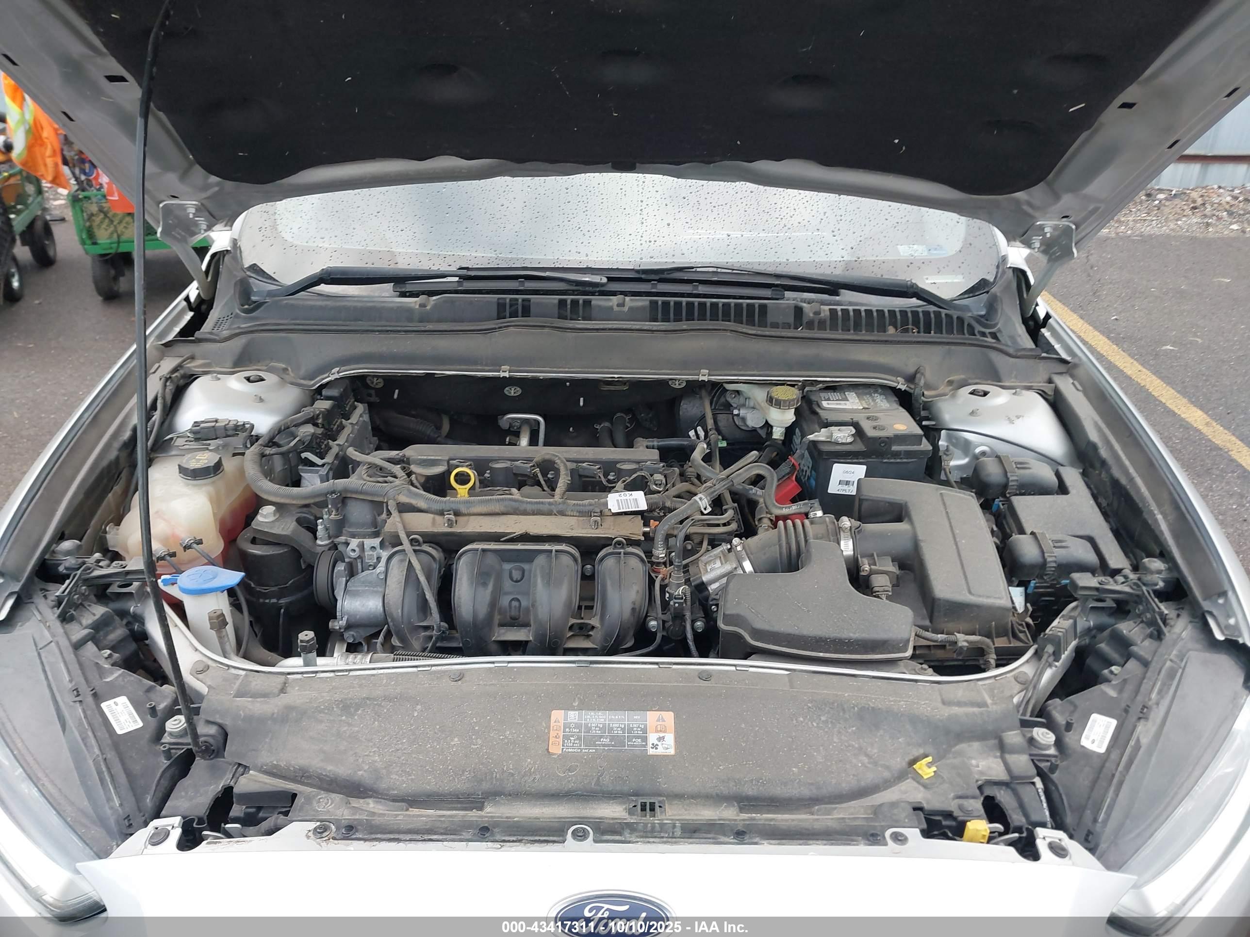 FORD FUSION image 10
