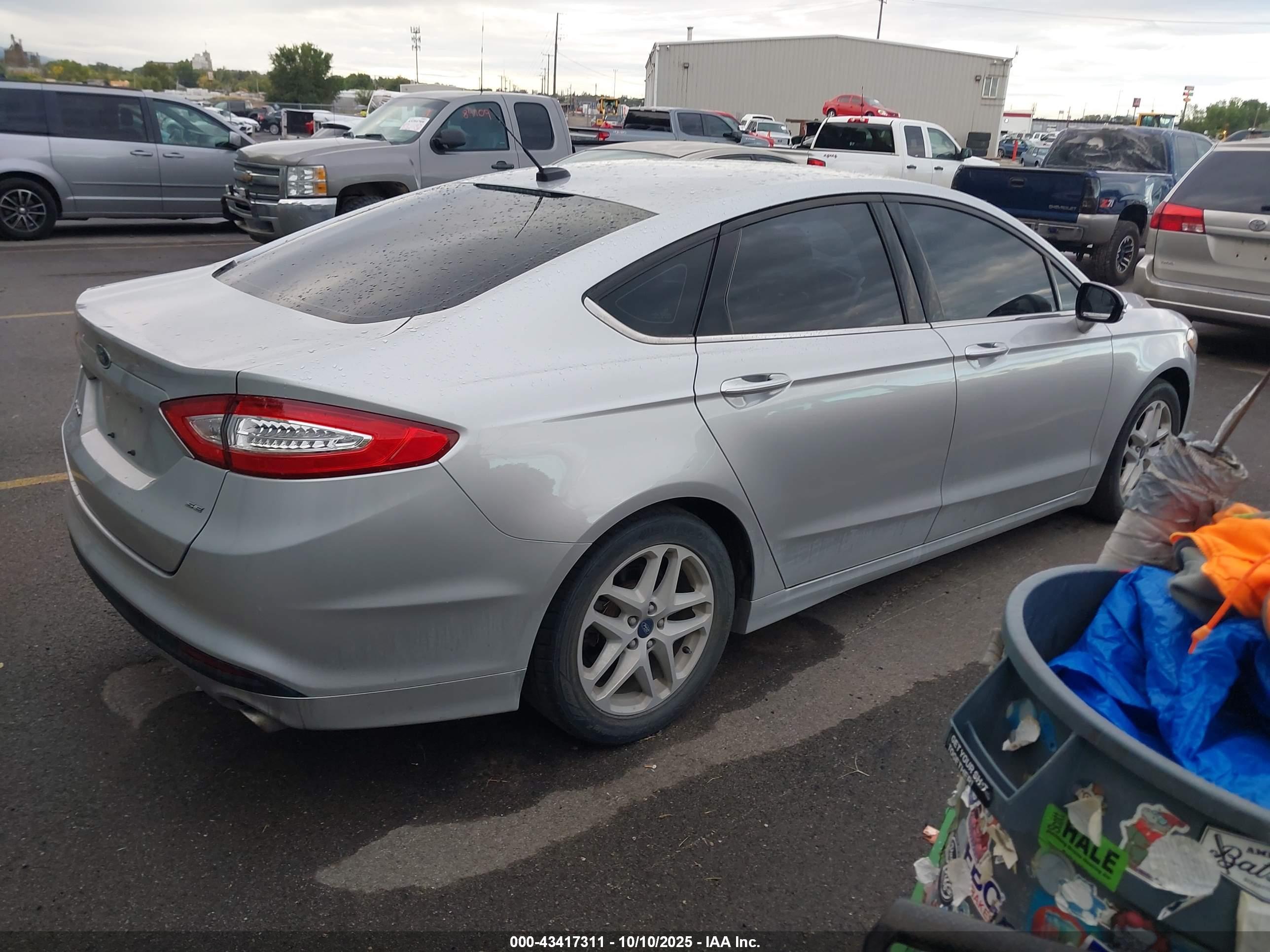 FORD FUSION image 4