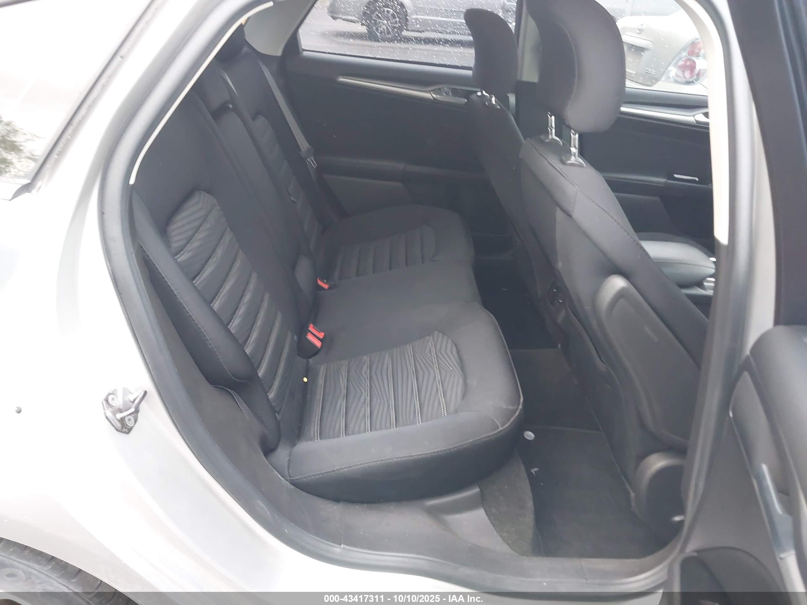 FORD FUSION image 8