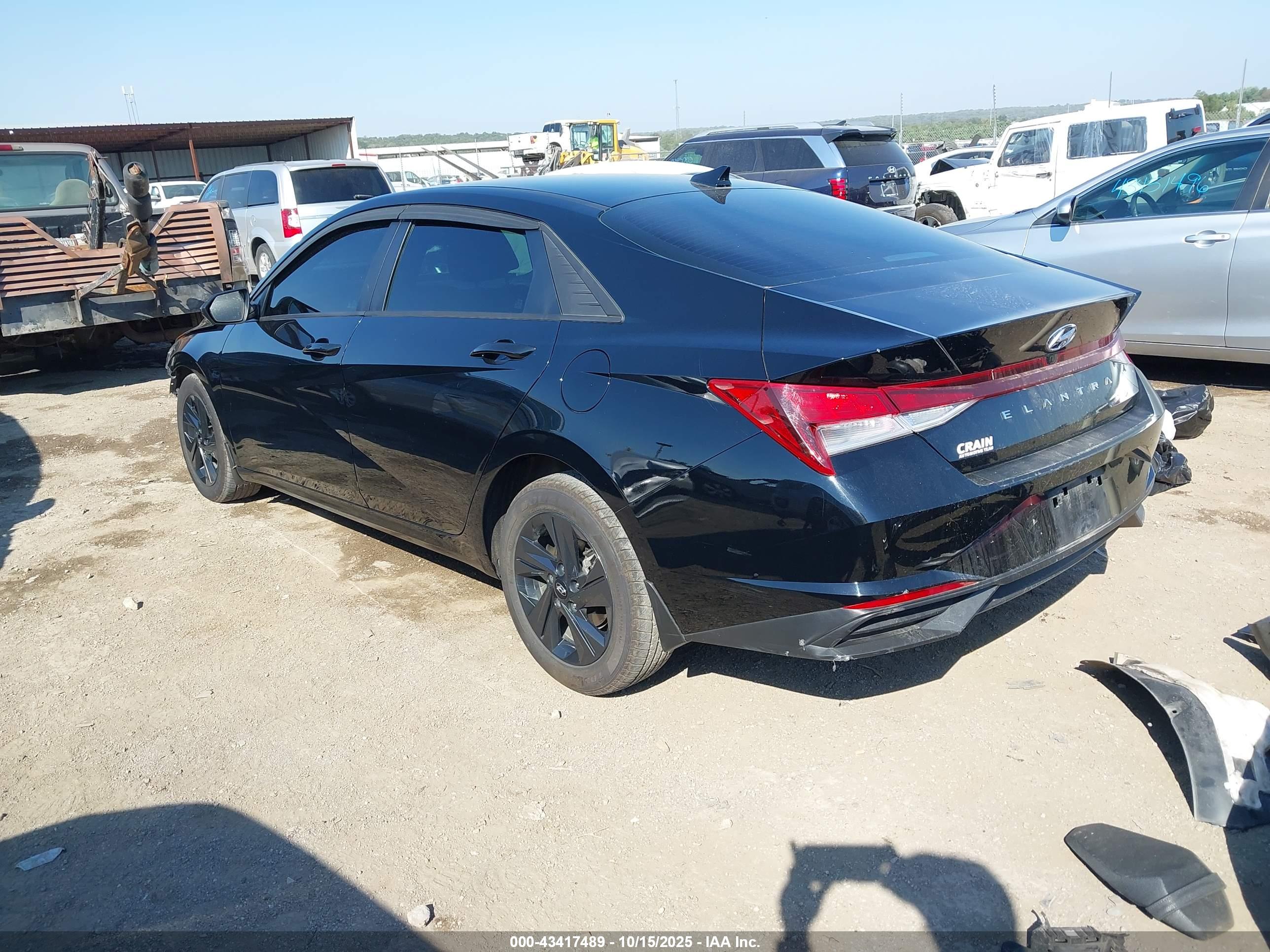 HYUNDAI ELANTRA image 3