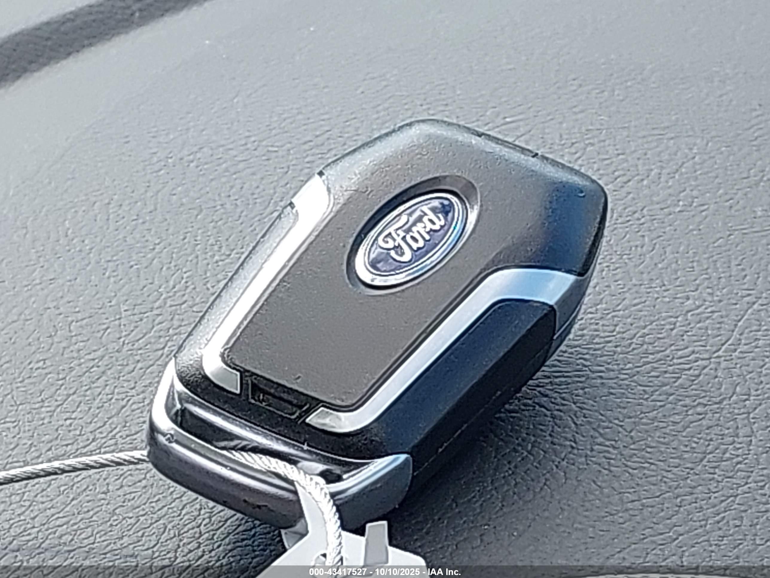 FORD FUSION image 11