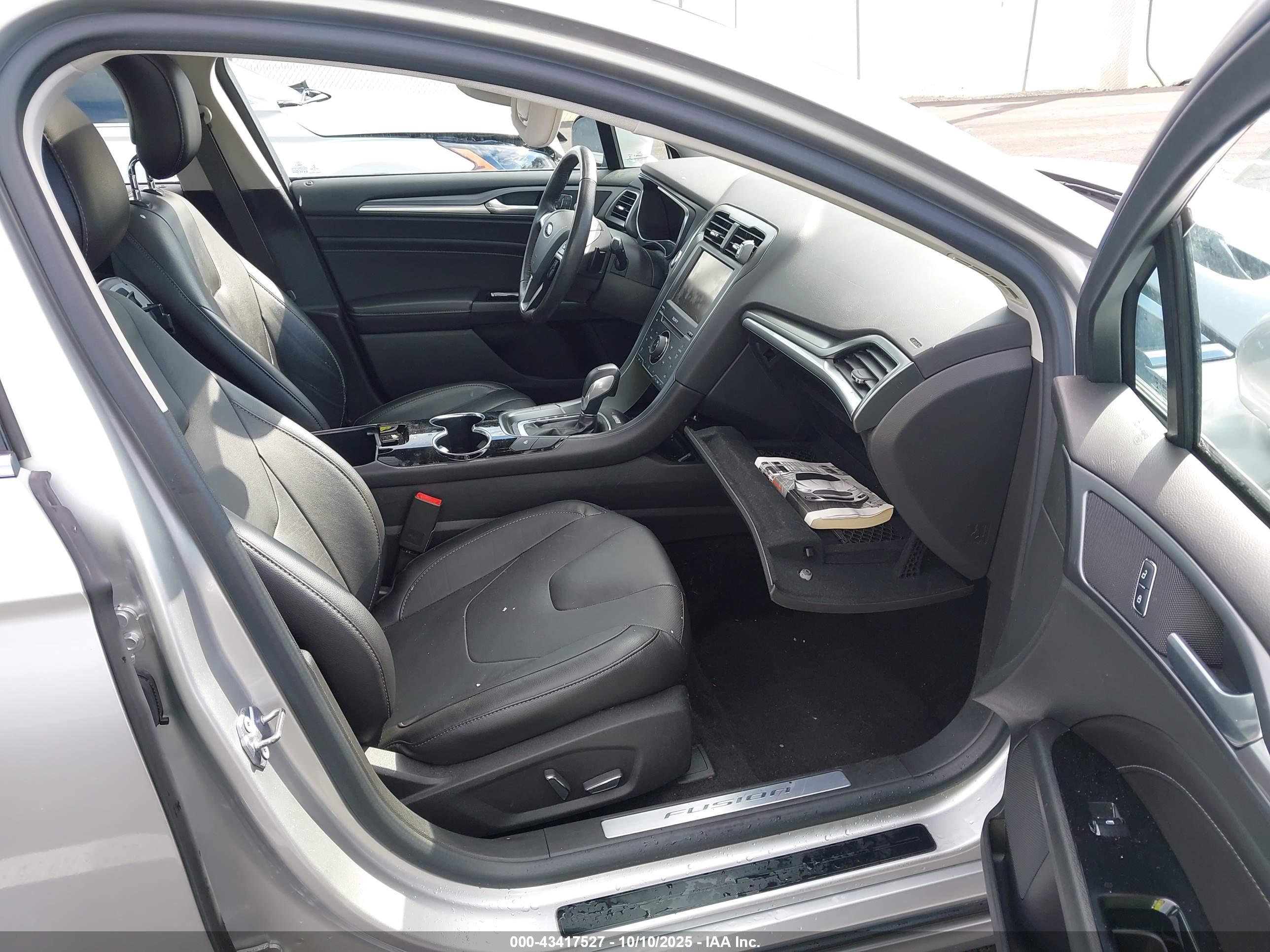 FORD FUSION image 5