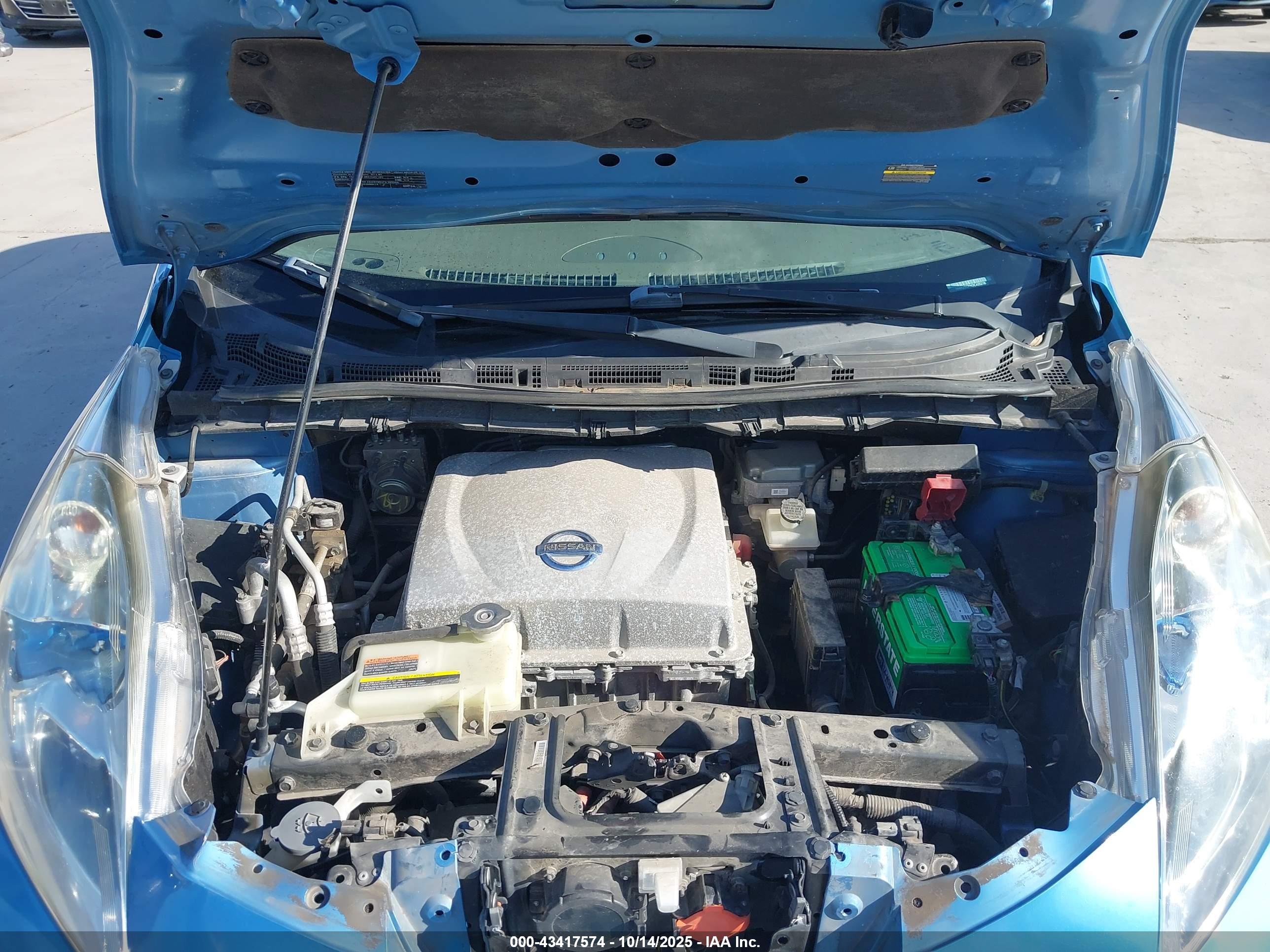 NISSAN LEAF image 10