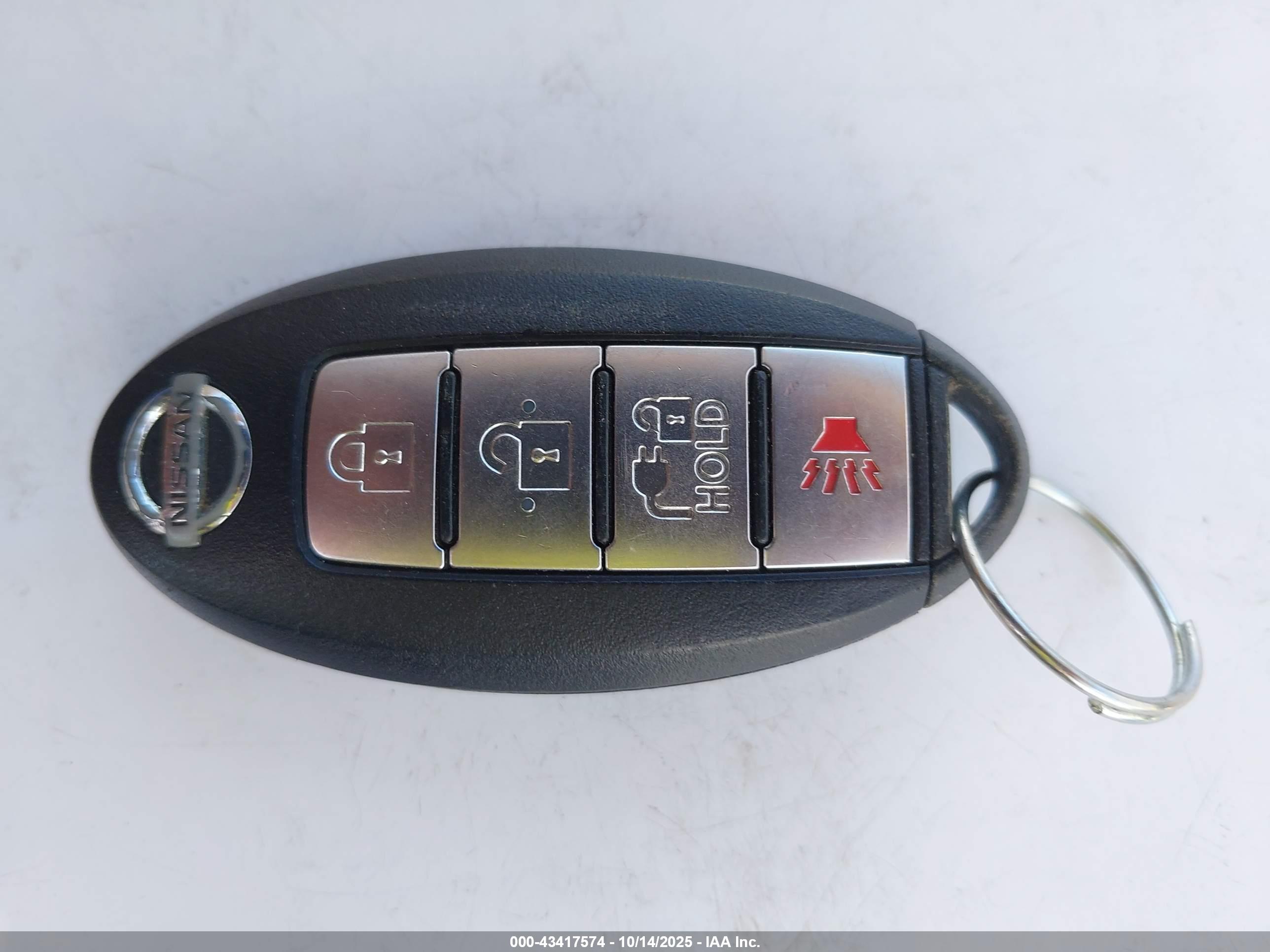 NISSAN LEAF image 11