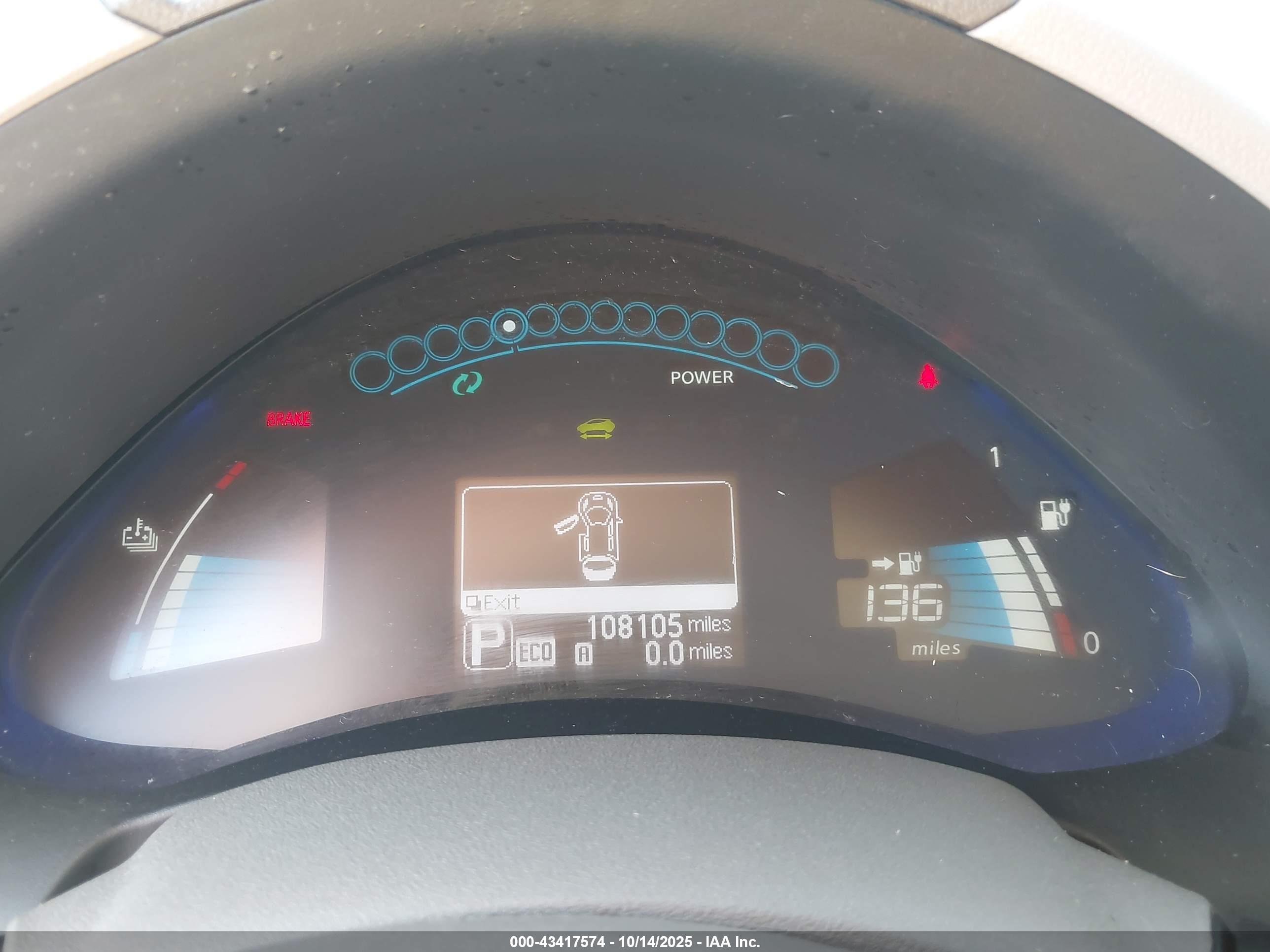 NISSAN LEAF image 7