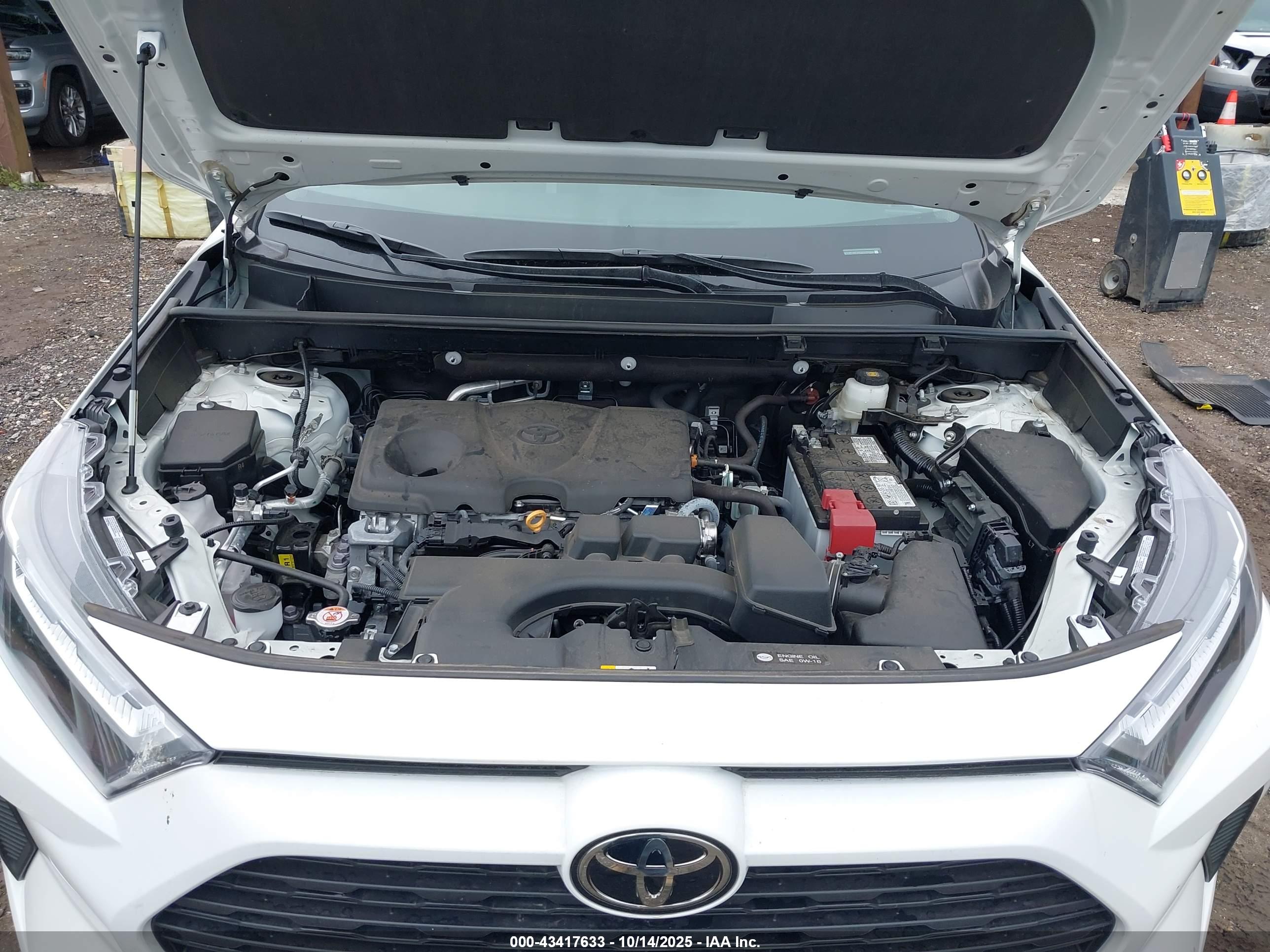 TOYOTA RAV4 image 10