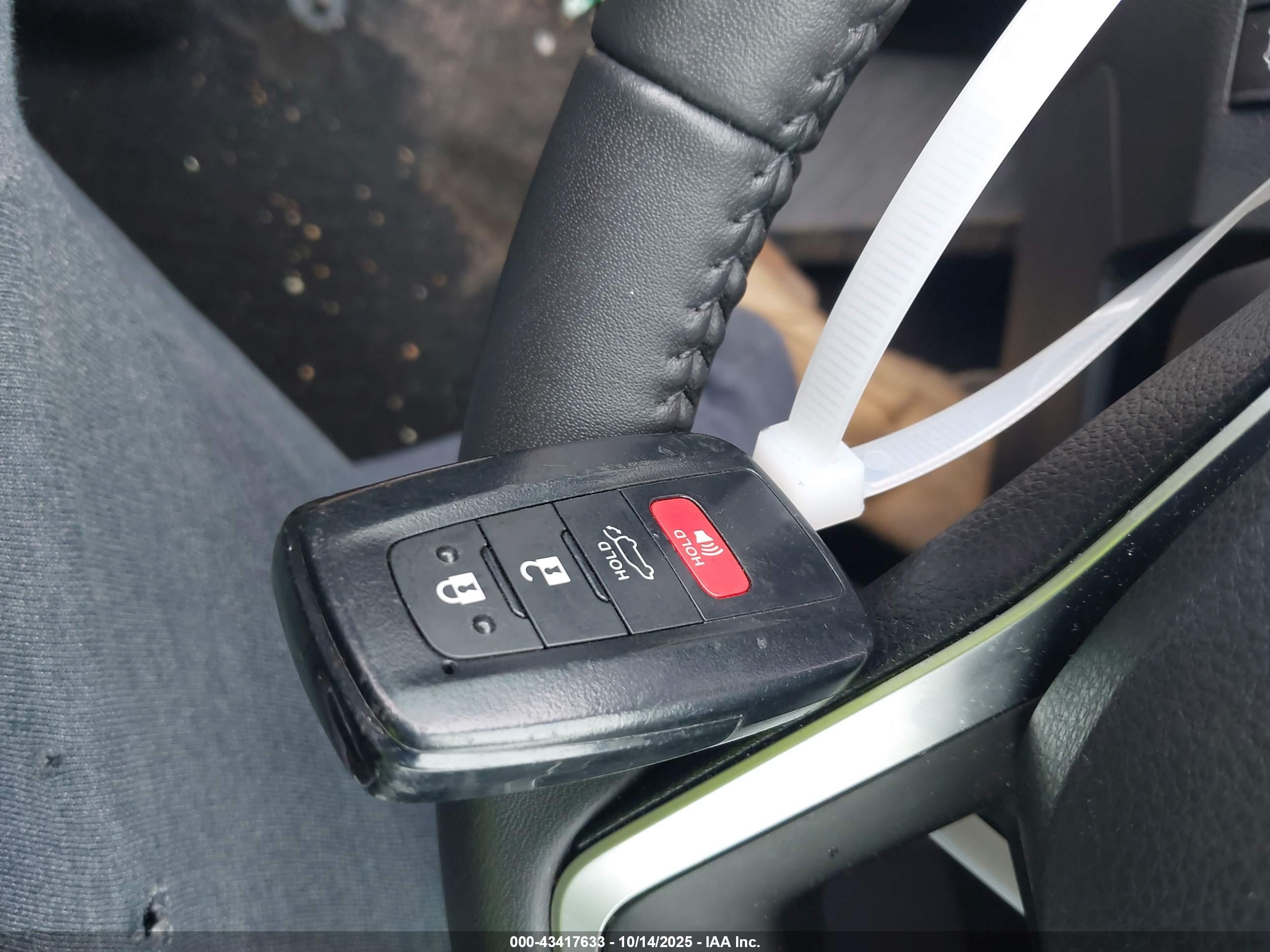 TOYOTA RAV4 image 11
