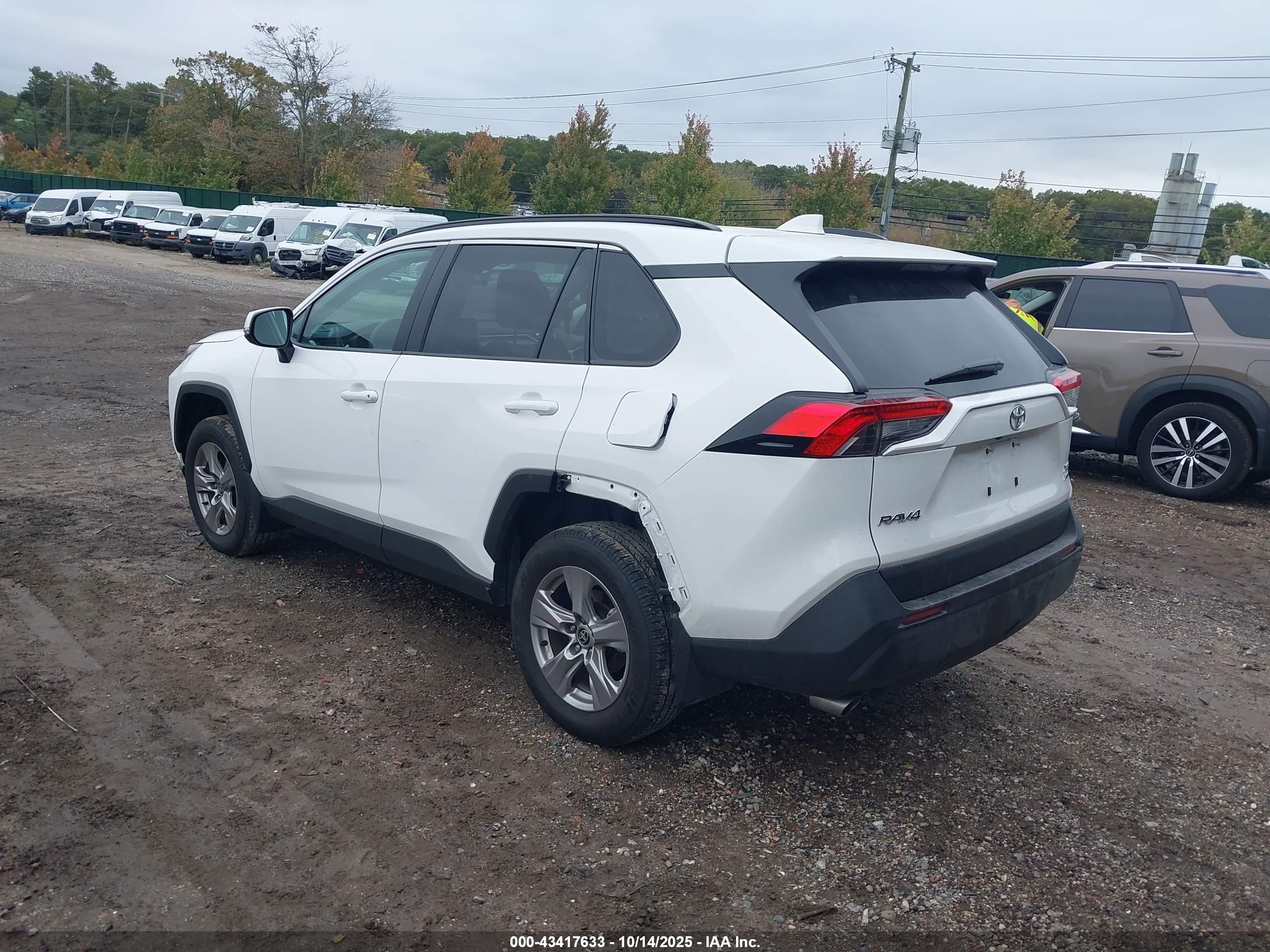 TOYOTA RAV4 image 3