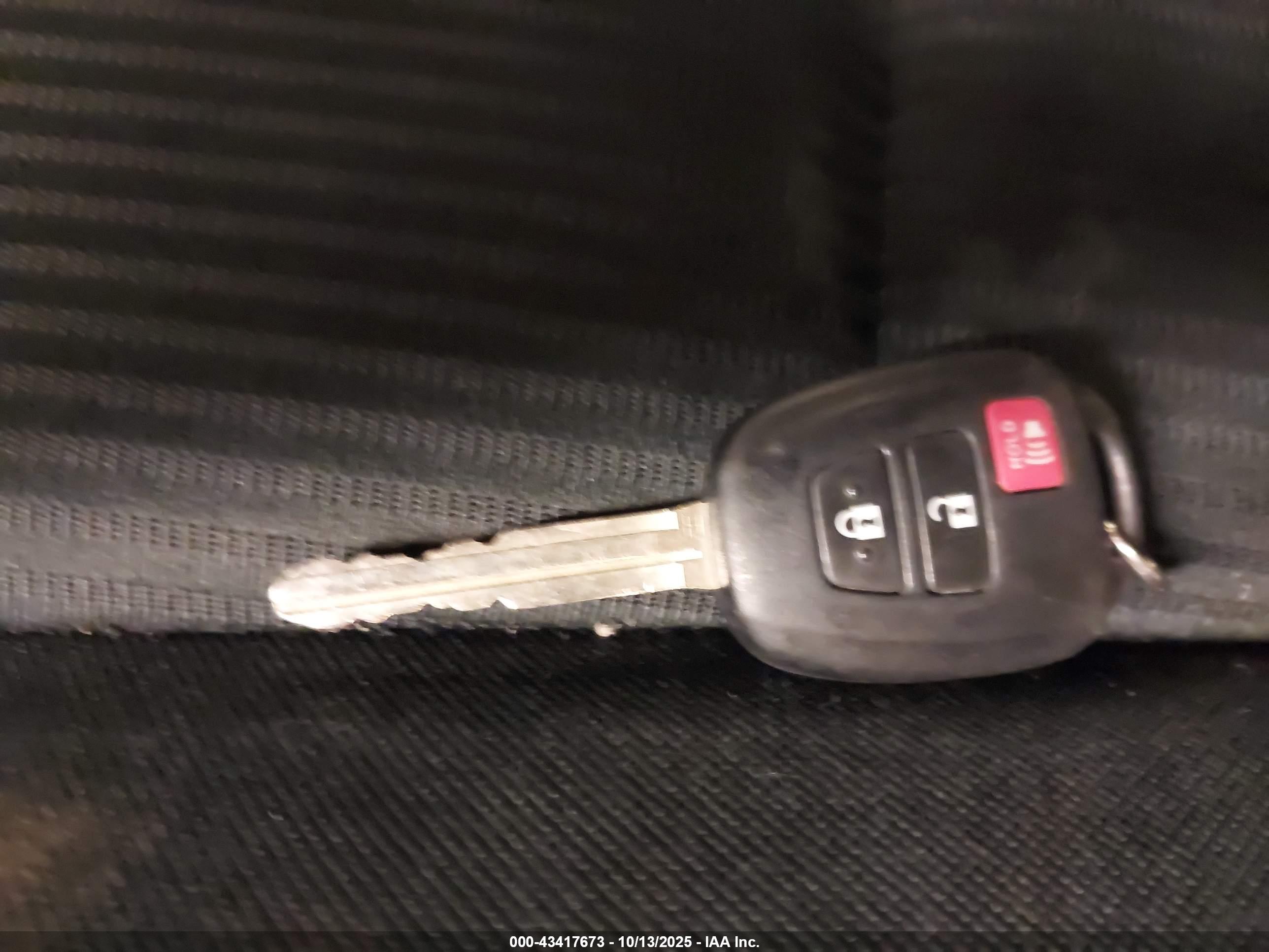 TOYOTA RAV4 image 11