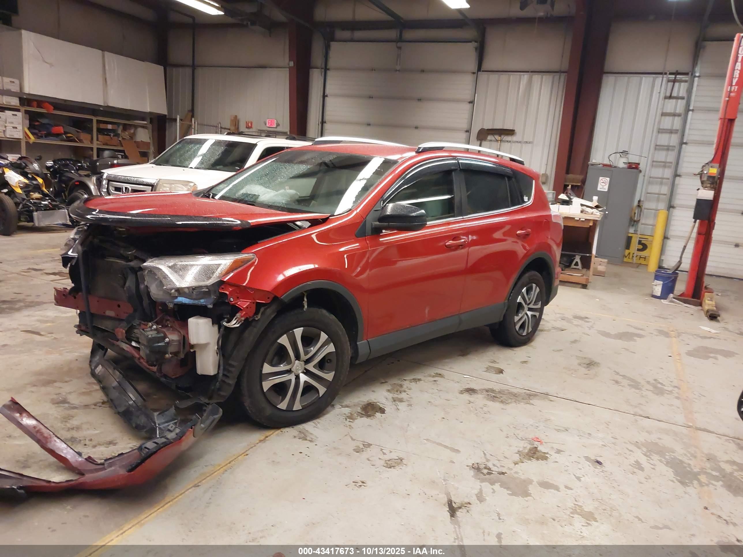 TOYOTA RAV4 image 2